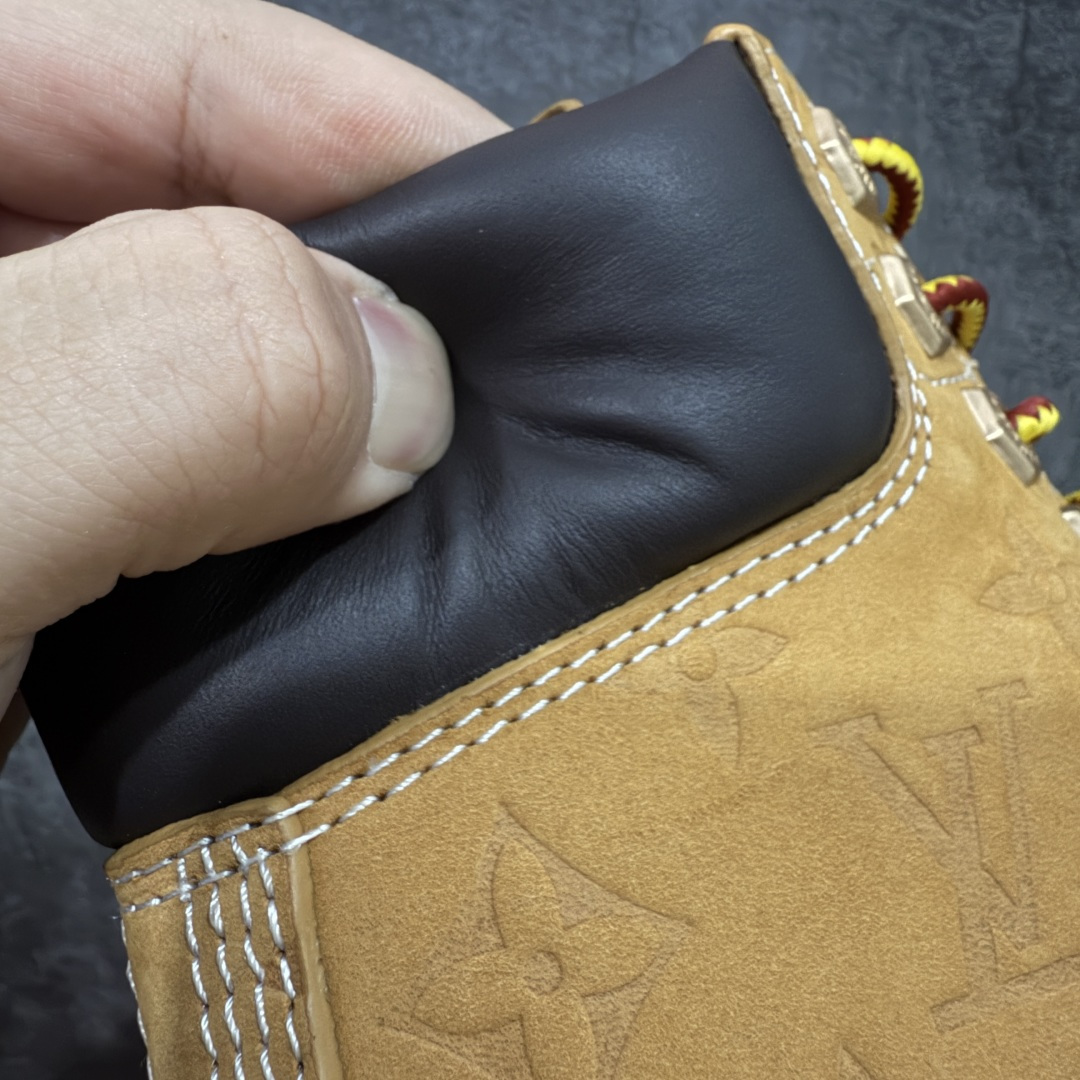 图片[4]-【莞产纯原版】Lv x Timberland Lv联名添柏岚大黄靴 原版一比一开发 顶级品质 实拍即所得 细节做工材料到位 可随意对比市场货‼️ 顶奢流量品牌与时代经典的结合之作 巴黎时装首秀 菲董亲自曝光 国内大咖 王鹤棣 王嘉尔 林俊杰 周杰伦早以上脚 LV x Timberland 鞋面取材Monogram老花压纹磨砂面牛皮革，原生踢不烂的品牌精湛工艺 重塑潮流高奢工装经典Timberland 6 英寸靴型，以美式工装格调瞩目亮相 Pharrell Williams 打造的 Monogram老花格调压纹工艺 属实24年潮流巅峰大作 全网正确版本首批出货‼️‼️ 过多细节描述 后续原版对比图一一展现。 尺码：35-45-选品中心