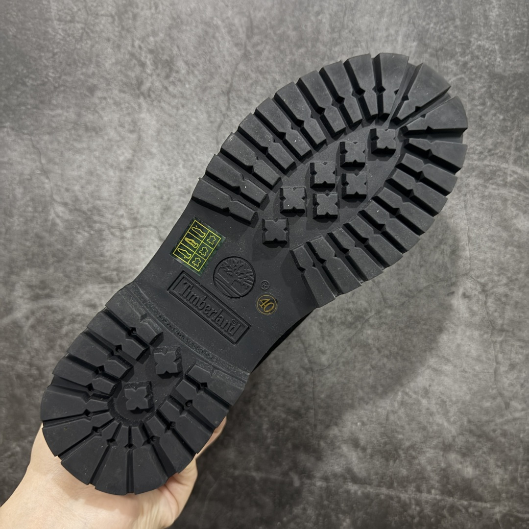 图片[9]-【莞产纯原版】Lv x Timberland Lv联名添柏岚大黄靴 黑色 原版一比一开发 顶级品质 实拍即所得 细节做工材料到位 可随意对比市场货‼️ 顶奢流量品牌与时代经典的结合之作 巴黎时装首秀 菲董亲自曝光 国内大咖 王鹤棣 王嘉尔 林俊杰 周杰伦早以上脚 LV x Timberland 鞋面取材Monogram老花压纹磨砂面牛皮革，原生踢不烂的品牌精湛工艺 重塑潮流高奢工装经典Timberland 6 英寸靴型，以美式工装格调瞩目亮相 Pharrell Williams 打造的 Monogram老花格调压纹工艺 属实24年潮流巅峰大作 全网正确版本首批出货‼️‼️ 过多细节描述 后续原版对比图一一展现。 尺码：35-45-选品中心