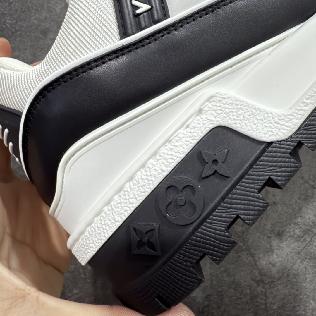 图片[3]-【PK纯原版】Louis Vuitton 路易威登 LV Trainer Maxi 小胖丁系列面包鞋 黑白胖丁 海淘代购同渠道品质 高端零售 外贸充正专供 原版购入开发 ZP级全套包装 完美楦型 正确卡色 大底TPU 质感媲美原版 细节与原版一致 请注意区分市面通货材 尺码：39 40 41 42 43 44 45 46-选品中心