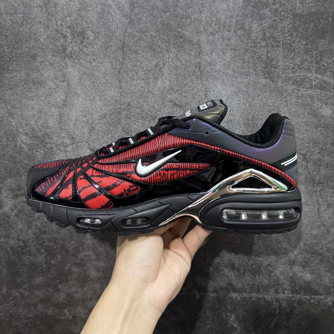 图片[2]-【PE版本】skepta x Nike Air Max Tailwind 复古运动时尚 织物合成革TPU 低帮 休闲跑步鞋 男款 CQ8714-001 这款鞋是英国说唱歌手和Nike合作款，数字打印的蓝色鞋面被黑色TPU骨架包裹，Y2K风格拉满！放射线条的鞋面设计是典型的千禧年运动元素，亮点在于完美融入了仿生图案，粗细不一的曲线营造出十足的动感，颜色也十分百搭，不得不说设计总监就是品味超群 尺码：40-45无半码-选品中心