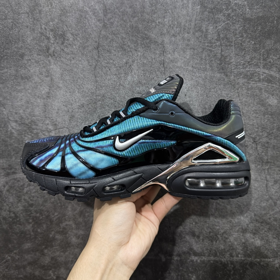 图片[2]-【PE版本】skepta x Nike Air Max Tailwind 复古运动时尚 织物合成革TPU 低帮 休闲跑步鞋 男款 CQ8714-001 这款鞋是英国说唱歌手和Nike合作款，数字打印的蓝色鞋面被黑色TPU骨架包裹，Y2K风格拉满！放射线条的鞋面设计是典型的千禧年运动元素，亮点在于完美融入了仿生图案，粗细不一的曲线营造出十足的动感，颜色也十分百搭，不得不说设计总监就是品味超群 尺码：40-45无半码-选品中心