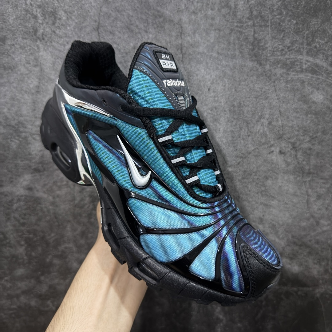 图片[3]-【PE版本】skepta x Nike Air Max Tailwind 复古运动时尚 织物合成革TPU 低帮 休闲跑步鞋 男款 CQ8714-001 这款鞋是英国说唱歌手和Nike合作款，数字打印的蓝色鞋面被黑色TPU骨架包裹，Y2K风格拉满！放射线条的鞋面设计是典型的千禧年运动元素，亮点在于完美融入了仿生图案，粗细不一的曲线营造出十足的动感，颜色也十分百搭，不得不说设计总监就是品味超群 尺码：40-45无半码-选品中心