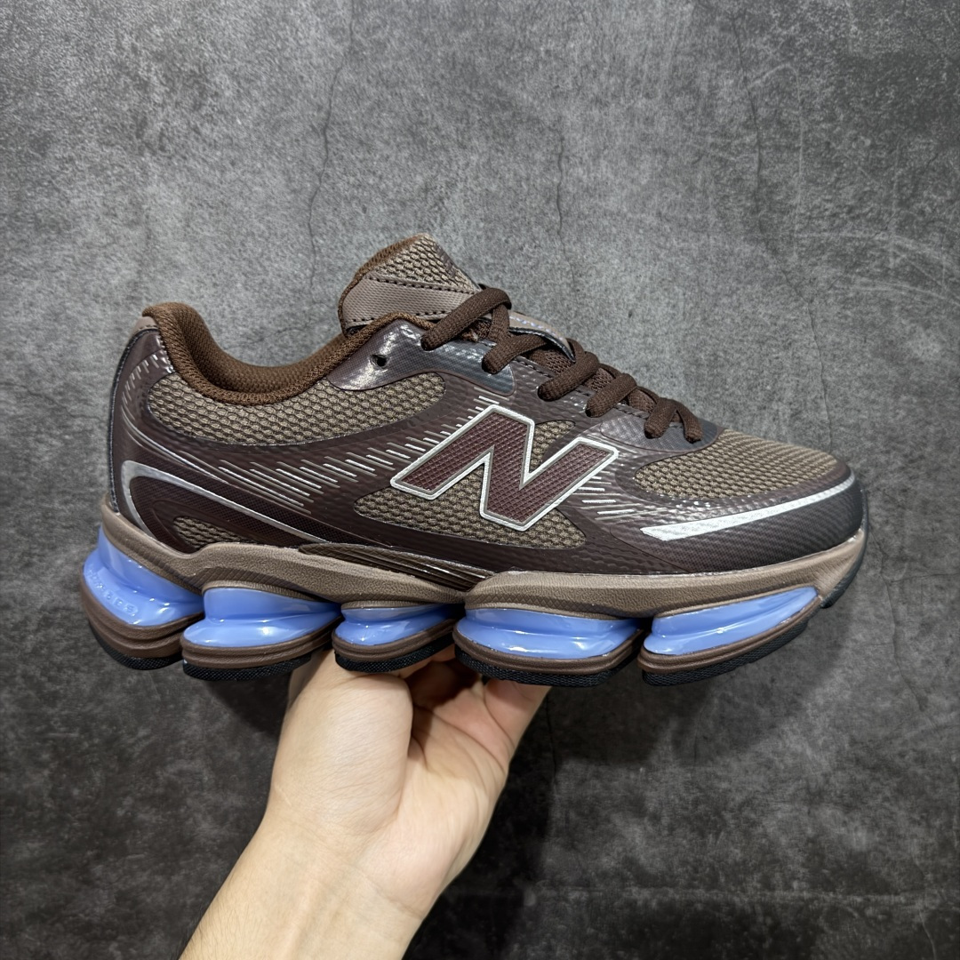 【纯原版】New Balance 新百伦 NB2000 网面休闲鞋 U200076U NB官方重磅新品 一款融合复古设计与现代科技的跑鞋,以其经典的造型和舒适脚感,成为2025年复古潮流爱好的推荐单品。 极具视觉冲击力的5根ABZORB单元,以及无缝鞋面的设计,加上3M反光材质的装饰,比之前推出的9060系列更夸张,更具未来感。 尺码:36-46.5-选品中心