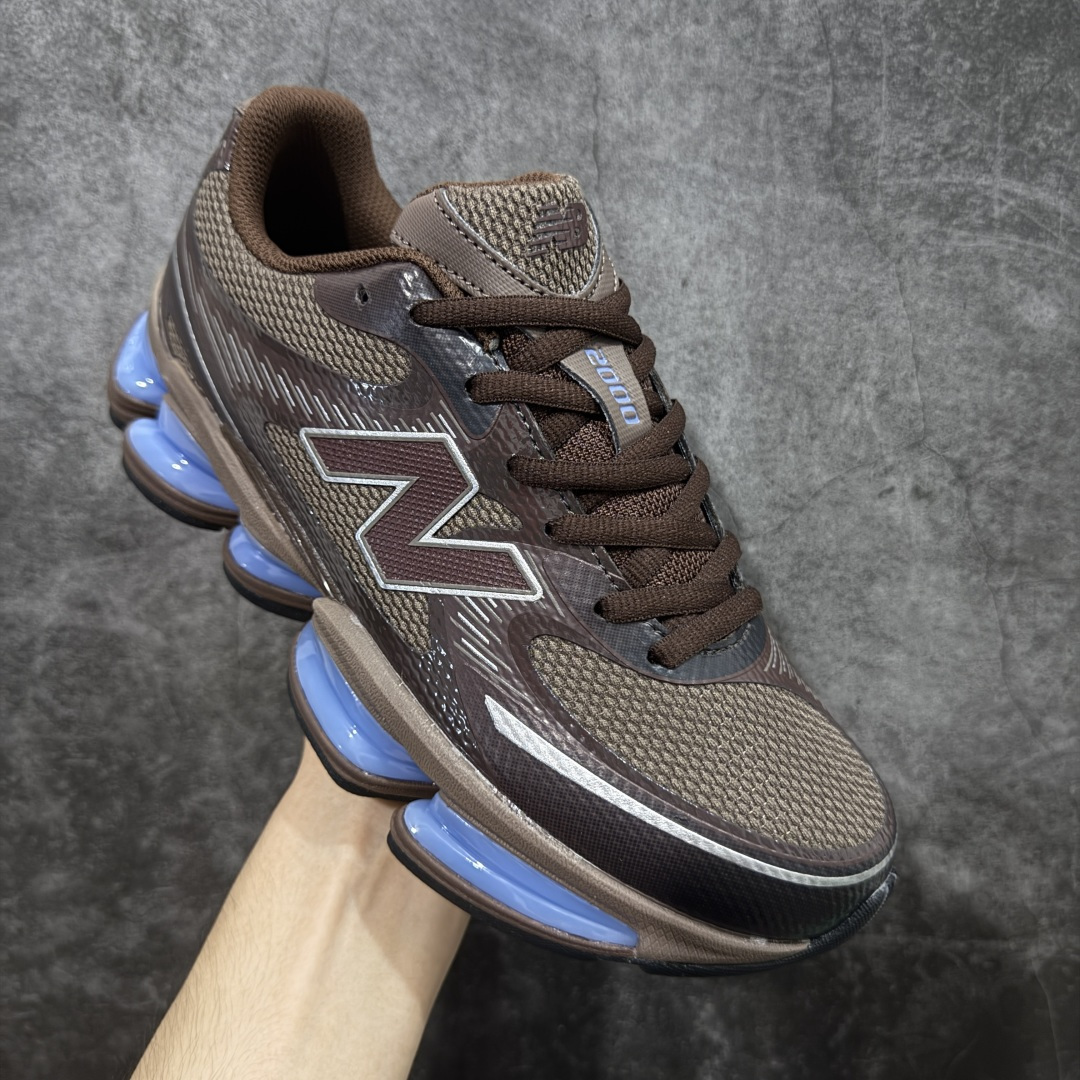 图片[3]-【纯原版】New Balance 新百伦 NB2000 网面休闲鞋 U200076U NB官方重磅新品 一款融合复古设计与现代科技的跑鞋，以其经典的造型和舒适脚感，成为2025年复古潮流爱好的推荐单品。 极具视觉冲击力的5根ABZORB单元，以及无缝鞋面的设计，加上3M反光材质的装饰，比之前推出的9060系列更夸张，更具未来感。 尺码：36-46.5-选品中心