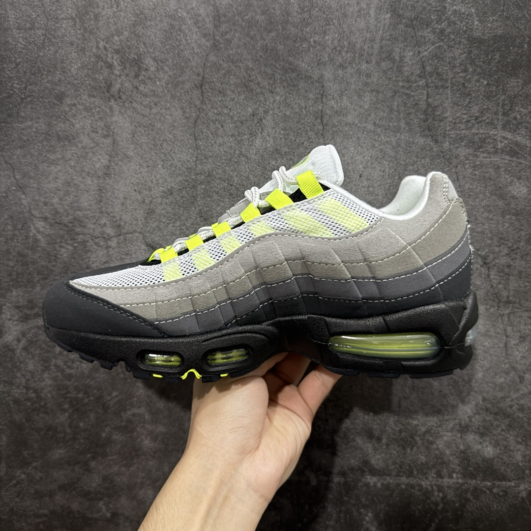 图片[2]-【EM纯原/小绿x】NK Air Max 95 OG 联名复古舒适气垫运动鞋 2025版复刻 HM4740-001 全部配色 原鞋开发生产 高度还原 一眼ZP既视感 男女鞋真标半码制 原楦原纸版数据开发 环保进口透气牛皮革材质 高弹EVA缓震中底组合开窗式Air气垫装置 外置防滑耐磨橡胶外底❗ 尺码：36 37.5 38 38.5 39 40 40.5 41 42 42.5 43 44 44.5 45 46 47.5-选品中心