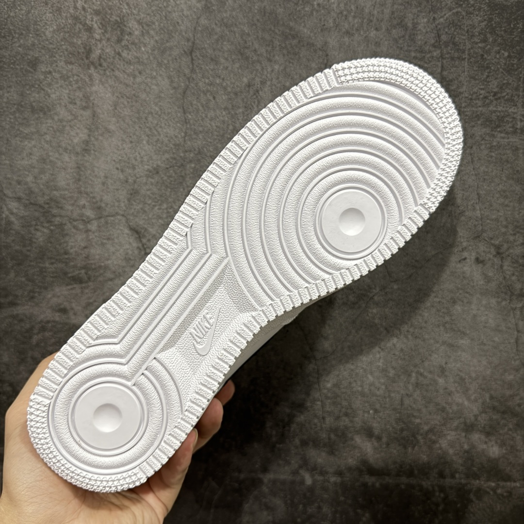 图片[9]-【PK纯原】Supreme x NK Air Force 1 Low \’07 空军一号低帮经典板鞋联名 白黑 CU9225-102 顶级空军 纯原大厂出品 价格实惠 吊打秒杀市场同价所有品质💪🏻 细节超级完美 全鞋电脑针车 工整有序 原厂港宝加持完美还原灵魂版型 原盒原配从里到外百分百还原 原厂全头层原厂皮料 原标原盒 内置Sole气垫 中底白色背胶 中底划线 已经无限的接近公司 原厂楦头 原厂刺绣 后跟弧度修正 正确中底四线防伪 尺码： 40 40.5 41 42 42.5 43 44 44.5 45 46 47.5-选品中心