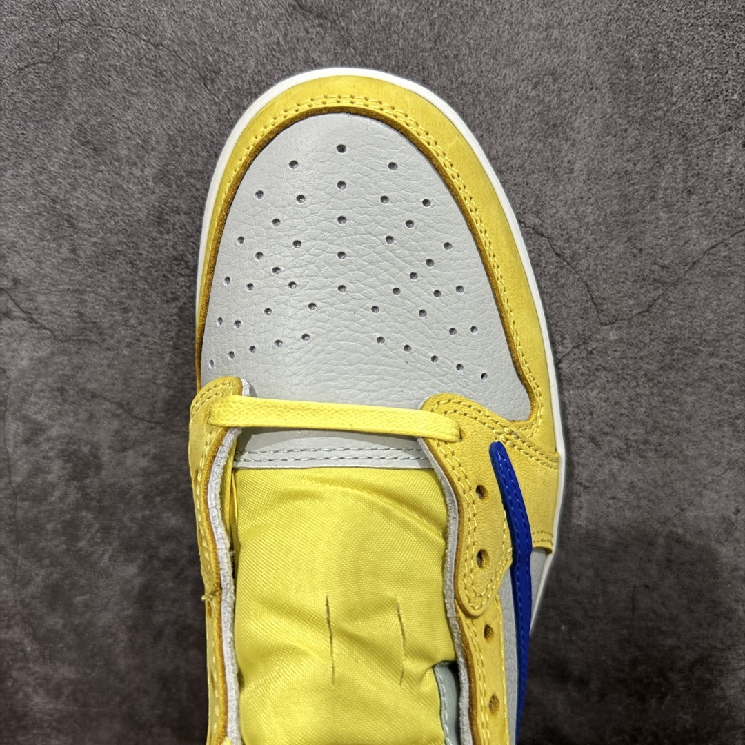 图片[5]-【原厂版】Air Jordan 1 x Travis Scott AJ1 x TS联名黄倒钩低帮 DZ4137-700 超级强悍品质 可对比市场各大纯原版本 专业aj大厂出品 对细节的把控毋庸置疑 材料也是用最接近原鞋的头层皮料 所有地方都没有做到减配 原厂鞋楦打造完美鞋型 整体鞋型以及后跟做的弧度做的非常好 鞋带为原厂打蜡鞋带 粗细程度同步原鞋 裁片清洁度到位 无明显瑕疵毛边 免修产品 正确针车 该重针 该有尖角的地方都有做到 鞋价格非常香 转手可闭眼卖高价 到手各位就知道货有多好 绝对秒杀一切同价格货品 尺码：36-47.5-选品中心