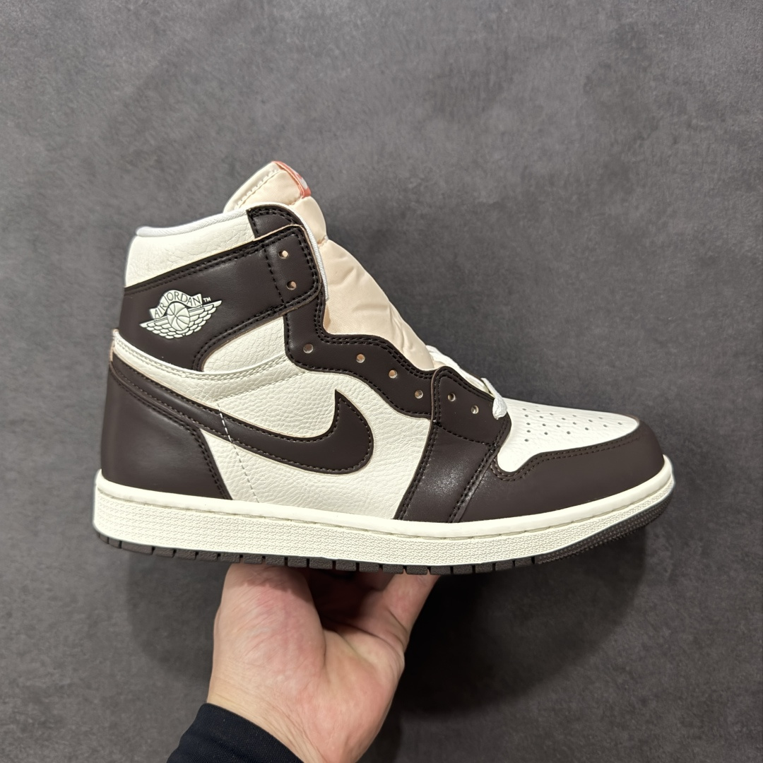 【H11版本】耐克Nike Air Jordan 1 Retro High OG AJ1代经典复古经典高帮白棕百搭文化篮球鞋 FD2596-200 公司级真标半码制#原档案原数据开发版型#采用荔枝纹头层皮革鞋面材质#原厂立体填充鞋舌海绵#中底注胶孔及缜密中底拉帮工艺#原数据开发模具大底 尺码： 35.5 36 36.5 37.5 38 38.5 39 40 40.5 41 42 42.5 43 44 44.5 45 46 47.5 编码：H11B290300-选品中心