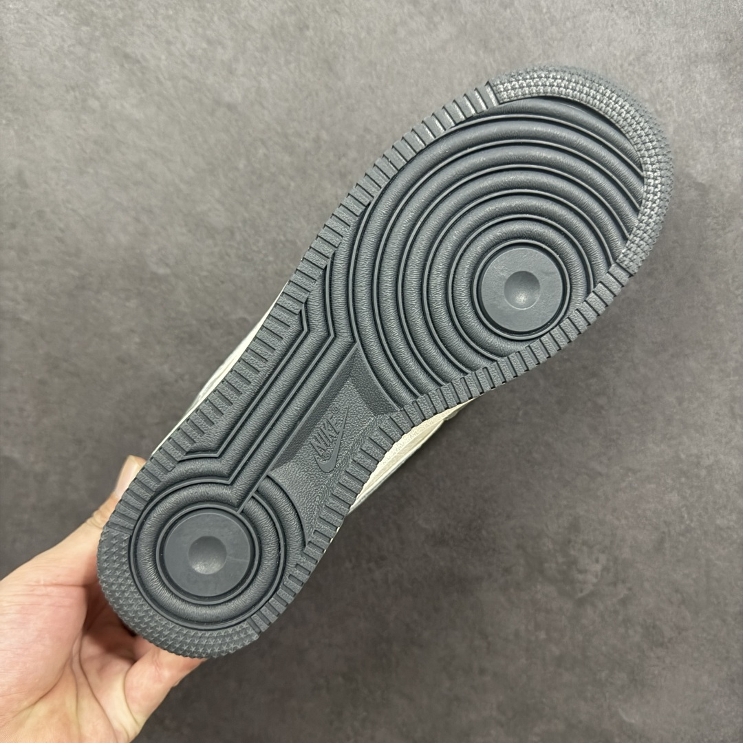 图片[9]-【定制版】NIke Air Force 1 \’07 Low “暴力熊联名——灰猪八”空军一号 低帮 运动鞋 休闲鞋 折边针车 工艺难度大 原楦头原纸板 原装鞋盒 定制五金配件 内置全掌气垫 原厂鞋底 货号：SY1388-004 尺码：36 36.5 37.5 38 38.5 39 40 40.5 41 42 42.5 43 44 44.5 45 编码：HXSA310320-选品中心