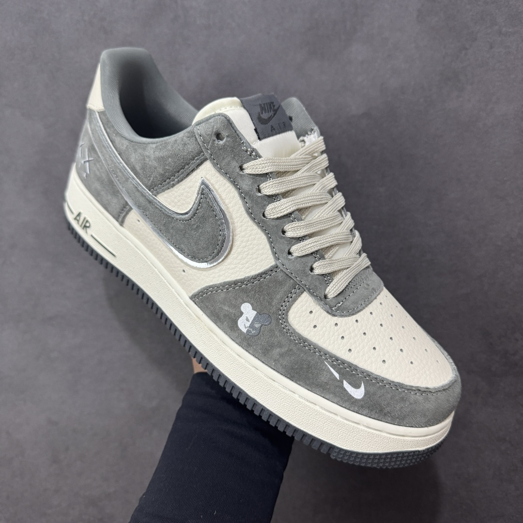 图片[3]-【定制版】NIke Air Force 1 \’07 Low “暴力熊联名——灰猪八”空军一号 低帮 运动鞋 休闲鞋 折边针车 工艺难度大 原楦头原纸板 原装鞋盒 定制五金配件 内置全掌气垫 原厂鞋底 货号：SY1388-004 尺码：36 36.5 37.5 38 38.5 39 40 40.5 41 42 42.5 43 44 44.5 45 编码：HXSA310320-选品中心