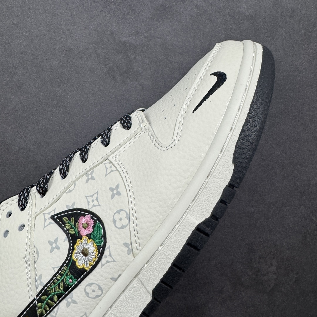 图片[5]-【定制版】NK SB Dunk Low 手工刺绣 米白黑LV印花 高端定制 低帮休闲板鞋 #定制鞋盒 大厂纯原品质出货 超高清洁度 皮料切割干净无任何毛边 细节完美 货号：DS6608-017 尺码：36 36.5 37.5 38 38.5 39 40 40.5 41 42 42.5 43 44 44.5 45 编码：HXSB330340-选品中心
