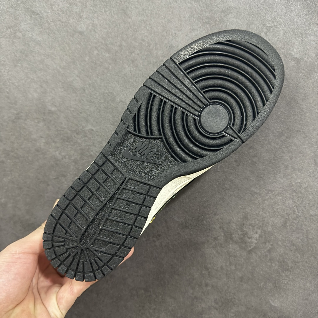 图片[9]-【定制版】NK SB Dunk Low 手工刺绣 米白黑LV印花 高端定制 低帮休闲板鞋 #定制鞋盒 大厂纯原品质出货 超高清洁度 皮料切割干净无任何毛边 细节完美 货号：DS6608-017 尺码：36 36.5 37.5 38 38.5 39 40 40.5 41 42 42.5 43 44 44.5 45 编码：HXSB330340-选品中心