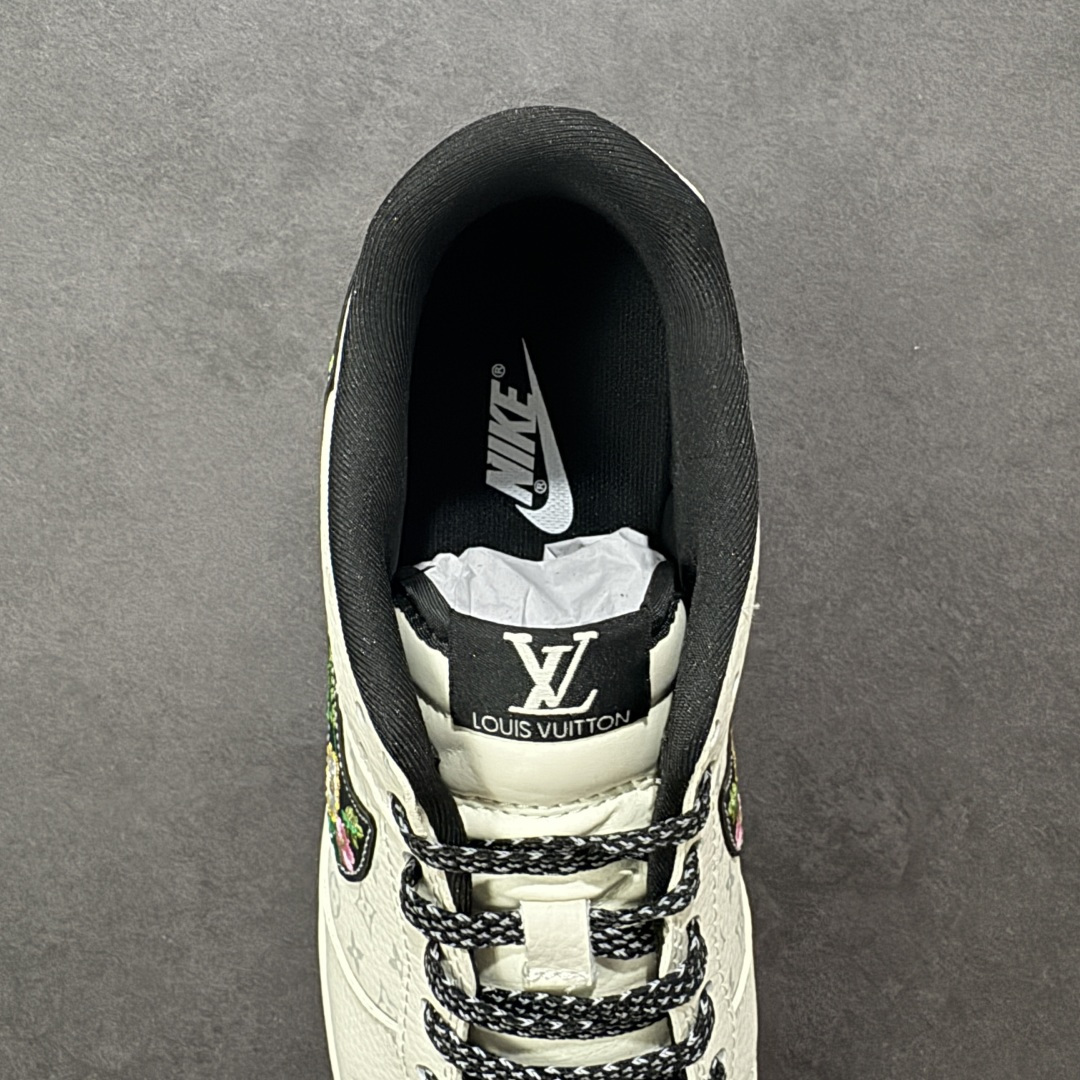 图片[7]-【定制版】NK SB Dunk Low 手工刺绣 米白黑LV印花 高端定制 低帮休闲板鞋 #定制鞋盒 大厂纯原品质出货 超高清洁度 皮料切割干净无任何毛边 细节完美 货号：DS6608-017 尺码：36 36.5 37.5 38 38.5 39 40 40.5 41 42 42.5 43 44 44.5 45 编码：HXSB330340-选品中心