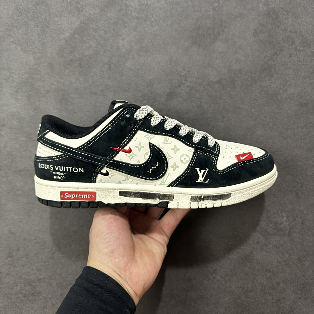 【定制版】Louis Vuitton x Nk SB Dunk Low 定制配色 Lv联名 复古低帮休闲百搭板鞋 公司级版本 定制鞋盒 大厂流水生产 超高清洁度 皮料切割干净无任何毛边 橡胶大底 防滑耐磨 舒适上脚 货号：CX5050-Y19  尺码：36 36.5 37.5 38 38.5 39 40 40.5 41 42 42.5 43 44 44.5 45 编码：HXSB330340-选品中心