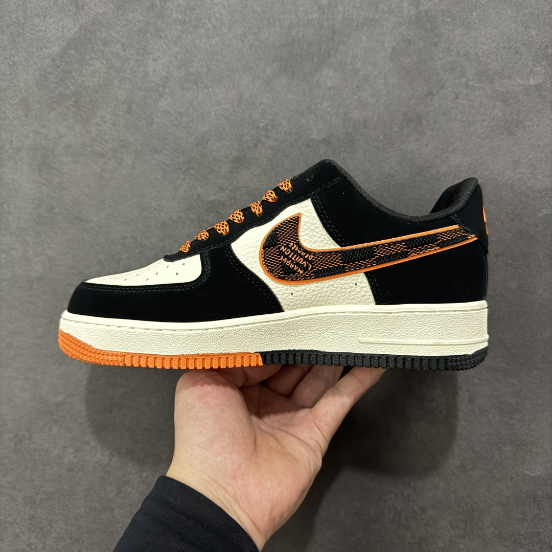 图片[2]-【定制版】Louis Vuitton x Nk Air Force 1’07 定制配色 Lv联名 空军一号经典低帮休闲百搭板鞋 公司级版本 大厂流水作业生产 超高清洁度 皮料切割干净无任何毛边 内置蜂窝气垫 细节做工一流 橡胶鞋底 防滑耐磨 舒适上脚 货号：KJ1688-025  尺码：36 36.5 37.5 38 38.5 39 40 40.5 41 42 42.5 43 44 44.5 45 编码：HXSB310320-选品中心