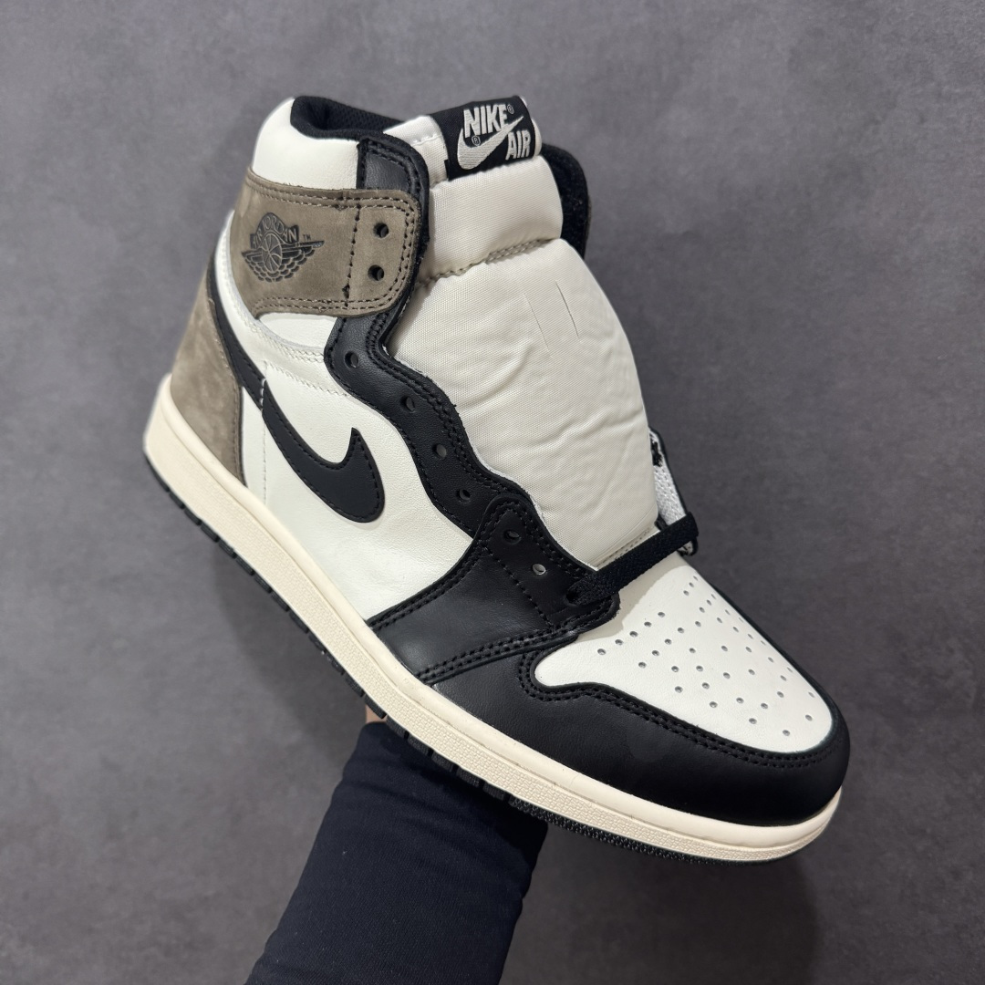 图片[3]-【头层BC版】Nike Air Jordan aj1 Retro High OG 小摩卡 百搭休闲文化运动篮球鞋 口碑AJ大厂出品 全系列原楦原纸板开发 原厂头层皮料加持 原厂定型后跟完美效果 裁片超高清洁度 针车 细节到位 性价比十足💪🏻 货号：555088-105 尺码：40-47.5（半）-选品中心