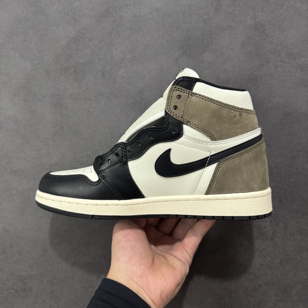 图片[2]-【头层BC版】Nike Air Jordan aj1 Retro High OG 小摩卡 百搭休闲文化运动篮球鞋 口碑AJ大厂出品 全系列原楦原纸板开发 原厂头层皮料加持 原厂定型后跟完美效果 裁片超高清洁度 针车 细节到位 性价比十足💪🏻 货号：555088-105 尺码：40-47.5（半）-选品中心