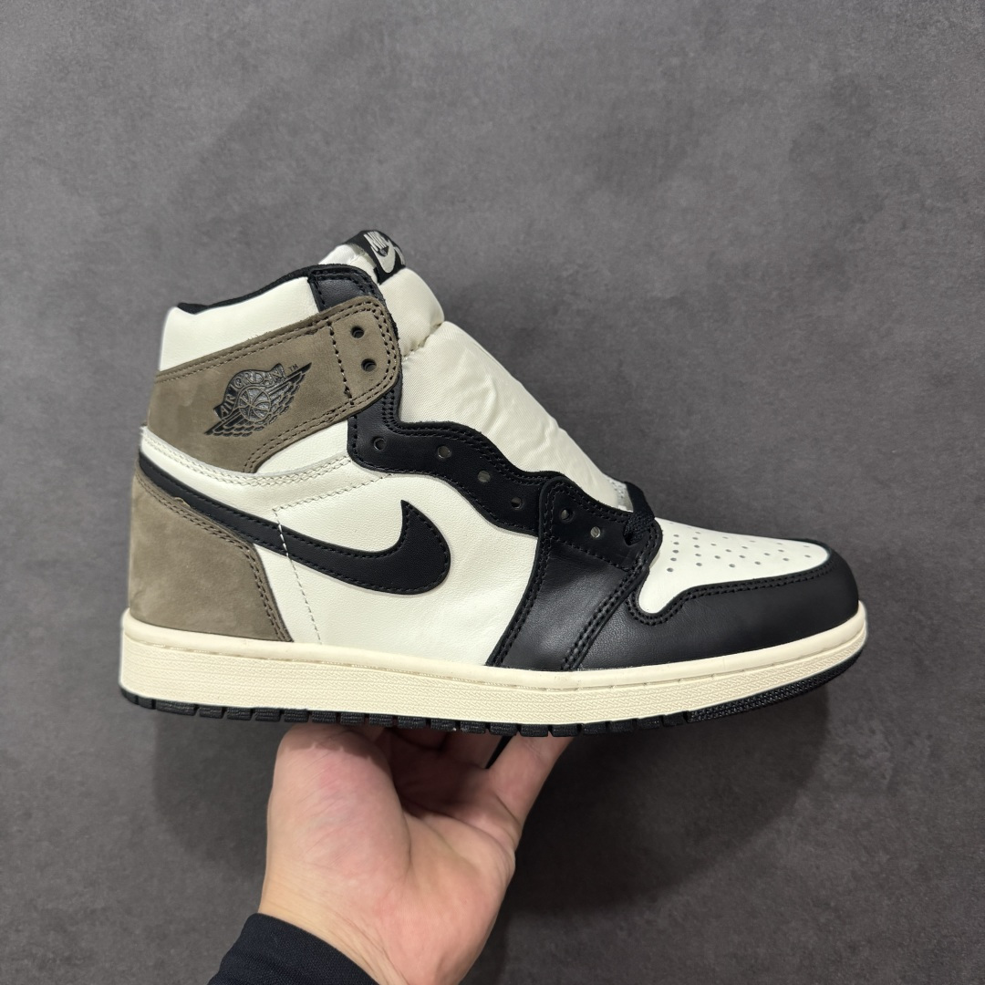 【头层BC版】Nike Air Jordan aj1 Retro High OG 小摩卡 百搭休闲文化运动篮球鞋 口碑AJ大厂出品 全系列原楦原纸板开发 原厂头层皮料加持 原厂定型后跟完美效果 裁片超高清洁度 针车 细节到位 性价比十足💪🏻 货号：555088-105 尺码：40-47.5（半）-选品中心