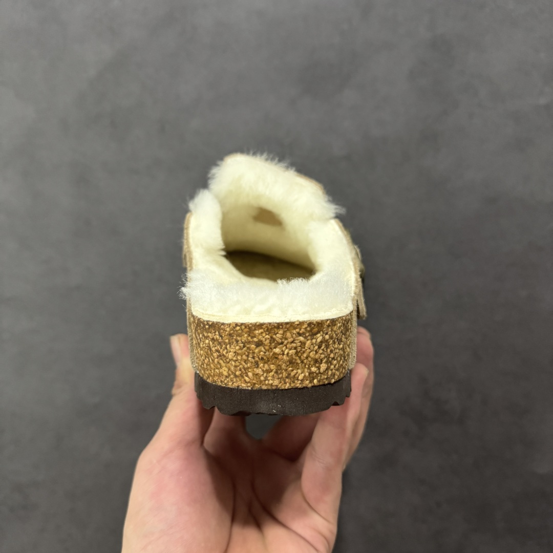 图片[4]-【纯原Y版真羊毛】Birkenstock 博肯软木软底半拖 羊毛一体拖鞋 区别市场版本 市场最高品质 注意真羊毛 区别市场便宜毛拖 假羊毛‼️ BK博肯鞋，家喻户晓，每个时尚博主都爱的单品！非常好搭配，一年可以穿三季的鞋子。虽然经典，但是我们从未忽视它的舒适度。我们精心挑选软硬度适中的木屑脚床，不易开裂不易变型；完美的切合人体工学的底弧，脚床上还特意优化➕一层乳胶，让我们每一脚都像踩在枕头般的感觉！时尚girl 必备单品！ 鞋面：进口高丝光牛反毛皮 内里：羊毛里（真毛） 底：木屑脚床➕防滑EVA底片 尺码：35-40-选品中心
