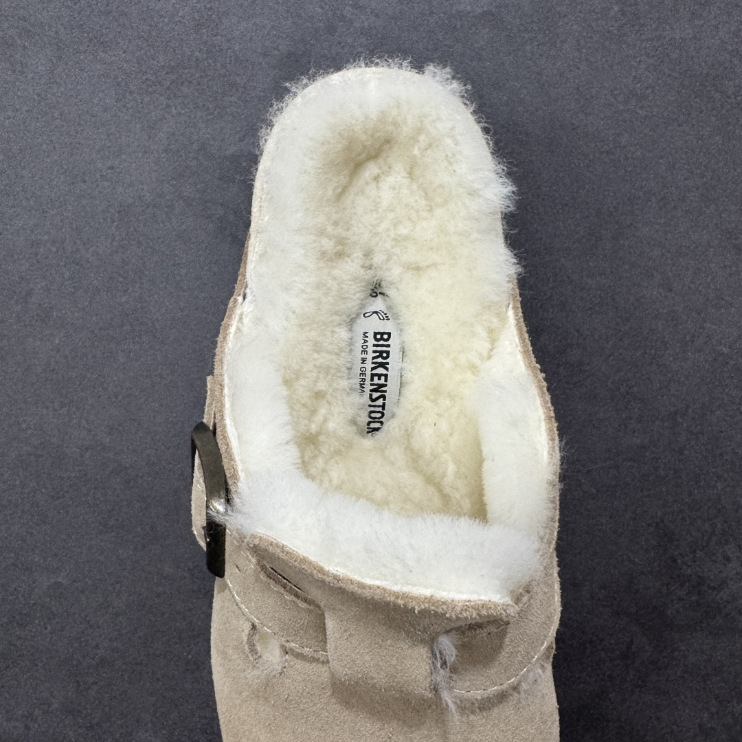 图片[7]-【纯原Y版真羊毛】Birkenstock 博肯软木软底半拖 羊毛一体拖鞋 区别市场版本 市场最高品质 注意真羊毛 区别市场便宜毛拖 假羊毛‼️ BK博肯鞋，家喻户晓，每个时尚博主都爱的单品！非常好搭配，一年可以穿三季的鞋子。虽然经典，但是我们从未忽视它的舒适度。我们精心挑选软硬度适中的木屑脚床，不易开裂不易变型；完美的切合人体工学的底弧，脚床上还特意优化➕一层乳胶，让我们每一脚都像踩在枕头般的感觉！时尚girl 必备单品！ 鞋面：进口高丝光牛反毛皮 内里：羊毛里（真毛） 底：木屑脚床➕防滑EVA底片 尺码：35-40-选品中心