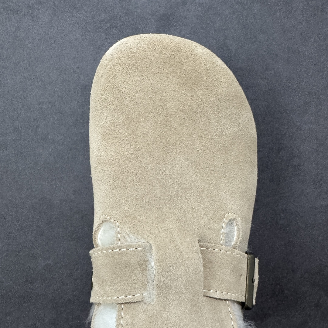 图片[8]-【纯原Y版真羊毛】Birkenstock 博肯软木软底半拖 羊毛一体拖鞋 区别市场版本 市场最高品质 注意真羊毛 区别市场便宜毛拖 假羊毛‼️ BK博肯鞋，家喻户晓，每个时尚博主都爱的单品！非常好搭配，一年可以穿三季的鞋子。虽然经典，但是我们从未忽视它的舒适度。我们精心挑选软硬度适中的木屑脚床，不易开裂不易变型；完美的切合人体工学的底弧，脚床上还特意优化➕一层乳胶，让我们每一脚都像踩在枕头般的感觉！时尚girl 必备单品！ 鞋面：进口高丝光牛反毛皮 内里：羊毛里（真毛） 底：木屑脚床➕防滑EVA底片 尺码：35-40-选品中心