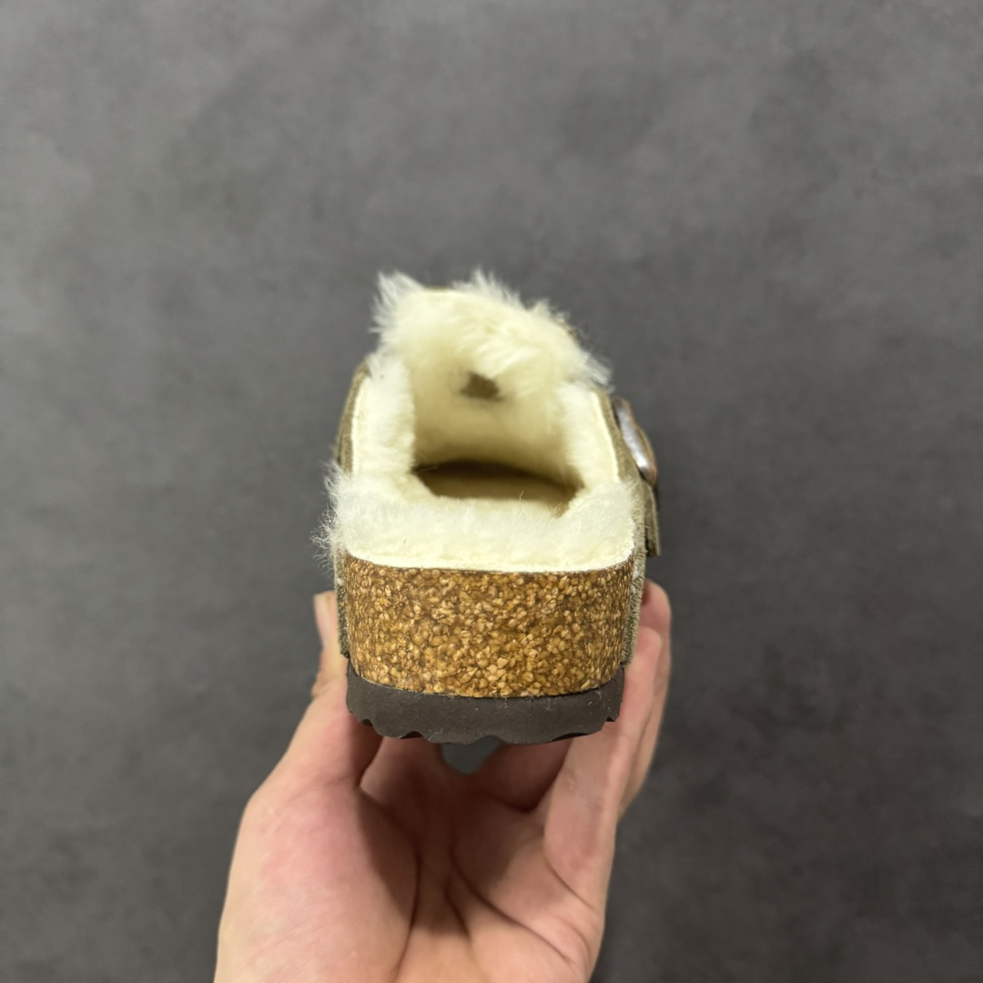 图片[4]-【纯原Y版真羊毛】Birkenstock 博肯软木软底半拖 羊毛一体拖鞋 区别市场版本 市场最高品质 注意真羊毛 区别市场便宜毛拖 假羊毛‼️ BK博肯鞋，家喻户晓，每个时尚博主都爱的单品！非常好搭配，一年可以穿三季的鞋子。虽然经典，但是我们从未忽视它的舒适度。我们精心挑选软硬度适中的木屑脚床，不易开裂不易变型；完美的切合人体工学的底弧，脚床上还特意优化➕一层乳胶，让我们每一脚都像踩在枕头般的感觉！时尚girl 必备单品！ 鞋面：进口高丝光牛反毛皮 内里：羊毛里（真毛） 底：木屑脚床➕防滑EVA底片 尺码：35-40-选品中心