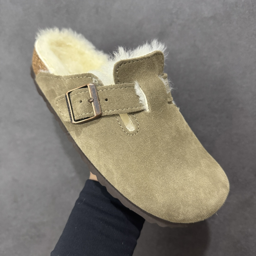 图片[3]-【纯原Y版真羊毛】Birkenstock 博肯软木软底半拖 羊毛一体拖鞋 区别市场版本 市场最高品质 注意真羊毛 区别市场便宜毛拖 假羊毛‼️ BK博肯鞋，家喻户晓，每个时尚博主都爱的单品！非常好搭配，一年可以穿三季的鞋子。虽然经典，但是我们从未忽视它的舒适度。我们精心挑选软硬度适中的木屑脚床，不易开裂不易变型；完美的切合人体工学的底弧，脚床上还特意优化➕一层乳胶，让我们每一脚都像踩在枕头般的感觉！时尚girl 必备单品！ 鞋面：进口高丝光牛反毛皮 内里：羊毛里（真毛） 底：木屑脚床➕防滑EVA底片 尺码：35-40-选品中心