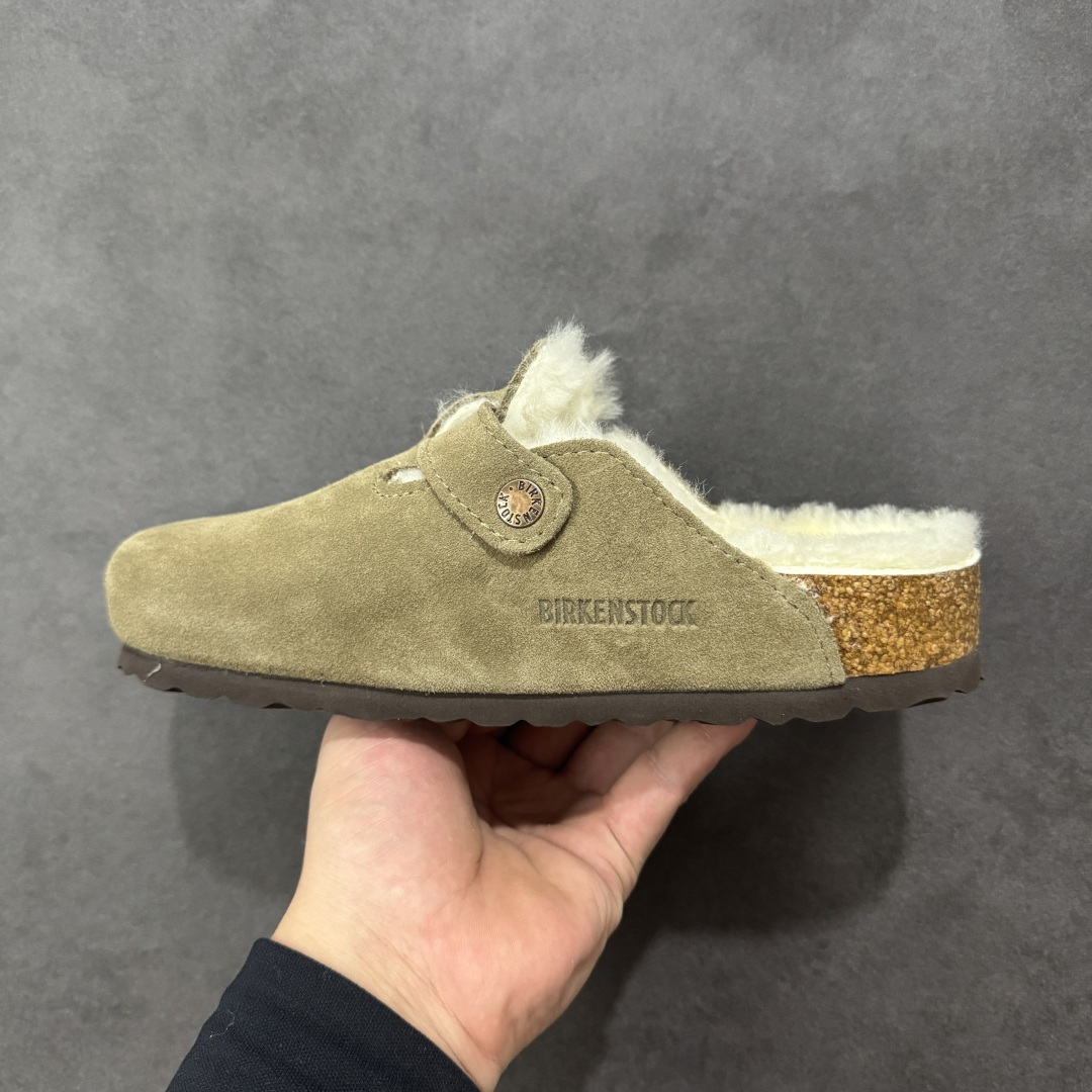 图片[2]-【纯原Y版真羊毛】Birkenstock 博肯软木软底半拖 羊毛一体拖鞋 区别市场版本 市场最高品质 注意真羊毛 区别市场便宜毛拖 假羊毛‼️ BK博肯鞋，家喻户晓，每个时尚博主都爱的单品！非常好搭配，一年可以穿三季的鞋子。虽然经典，但是我们从未忽视它的舒适度。我们精心挑选软硬度适中的木屑脚床，不易开裂不易变型；完美的切合人体工学的底弧，脚床上还特意优化➕一层乳胶，让我们每一脚都像踩在枕头般的感觉！时尚girl 必备单品！ 鞋面：进口高丝光牛反毛皮 内里：羊毛里（真毛） 底：木屑脚床➕防滑EVA底片 尺码：35-40-选品中心