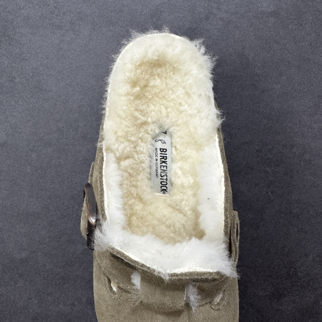 图片[7]-【纯原Y版真羊毛】Birkenstock 博肯软木软底半拖 羊毛一体拖鞋 区别市场版本 市场最高品质 注意真羊毛 区别市场便宜毛拖 假羊毛‼️ BK博肯鞋，家喻户晓，每个时尚博主都爱的单品！非常好搭配，一年可以穿三季的鞋子。虽然经典，但是我们从未忽视它的舒适度。我们精心挑选软硬度适中的木屑脚床，不易开裂不易变型；完美的切合人体工学的底弧，脚床上还特意优化➕一层乳胶，让我们每一脚都像踩在枕头般的感觉！时尚girl 必备单品！ 鞋面：进口高丝光牛反毛皮 内里：羊毛里（真毛） 底：木屑脚床➕防滑EVA底片 尺码：35-40-选品中心