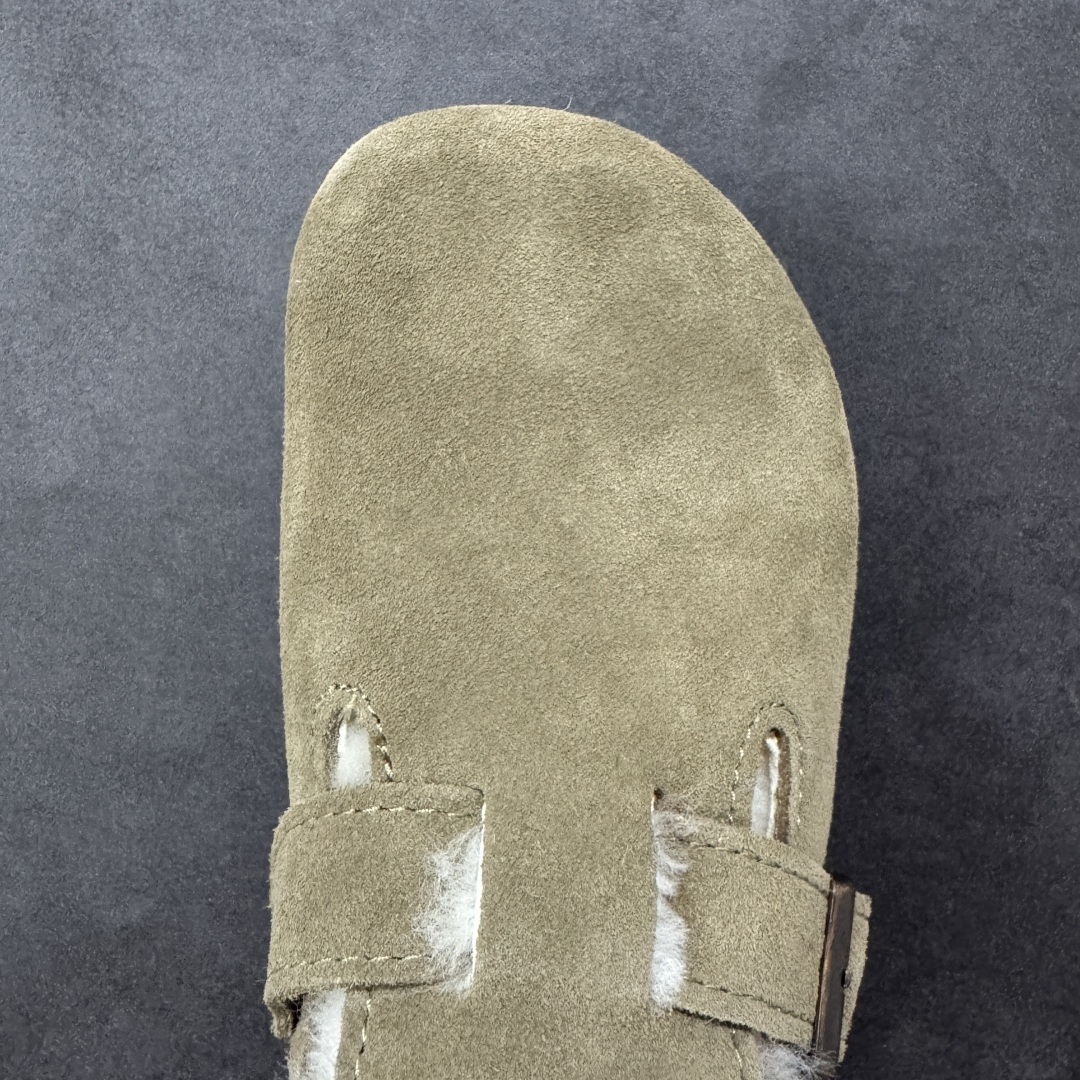 图片[8]-【纯原Y版真羊毛】Birkenstock 博肯软木软底半拖 羊毛一体拖鞋 区别市场版本 市场最高品质 注意真羊毛 区别市场便宜毛拖 假羊毛‼️ BK博肯鞋，家喻户晓，每个时尚博主都爱的单品！非常好搭配，一年可以穿三季的鞋子。虽然经典，但是我们从未忽视它的舒适度。我们精心挑选软硬度适中的木屑脚床，不易开裂不易变型；完美的切合人体工学的底弧，脚床上还特意优化➕一层乳胶，让我们每一脚都像踩在枕头般的感觉！时尚girl 必备单品！ 鞋面：进口高丝光牛反毛皮 内里：羊毛里（真毛） 底：木屑脚床➕防滑EVA底片 尺码：35-40-选品中心