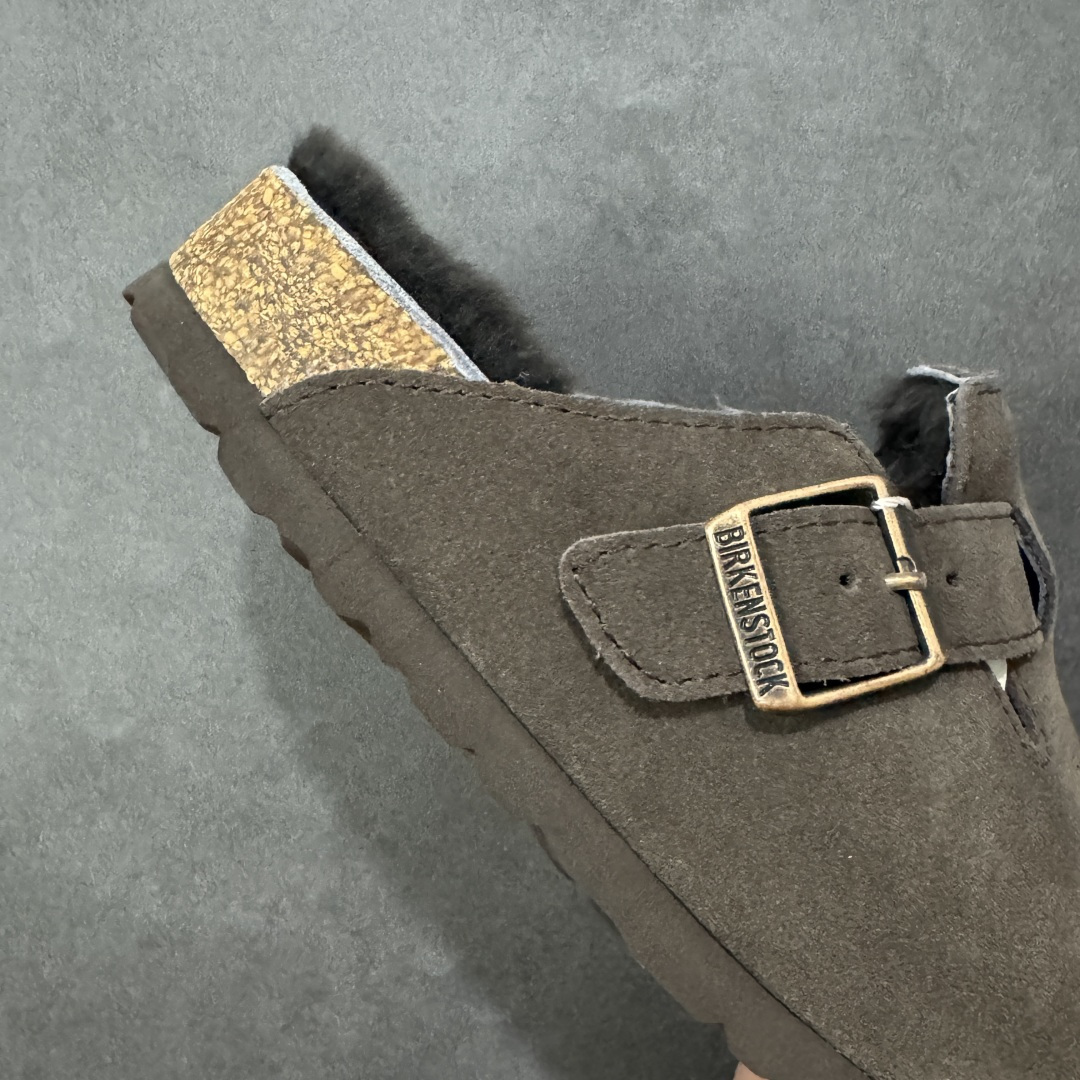 图片[6]-【纯原Y版真羊毛】Birkenstock 博肯软木软底半拖 羊毛一体拖鞋 区别市场版本 市场最高品质 注意真羊毛 区别市场便宜毛拖 假羊毛‼️ BK博肯鞋，家喻户晓，每个时尚博主都爱的单品！非常好搭配，一年可以穿三季的鞋子。虽然经典，但是我们从未忽视它的舒适度。我们精心挑选软硬度适中的木屑脚床，不易开裂不易变型；完美的切合人体工学的底弧，脚床上还特意优化➕一层乳胶，让我们每一脚都像踩在枕头般的感觉！时尚girl 必备单品！ 鞋面：进口高丝光牛反毛皮 内里：羊毛里（真毛） 底：木屑脚床➕防滑EVA底片 尺码：35-40-选品中心