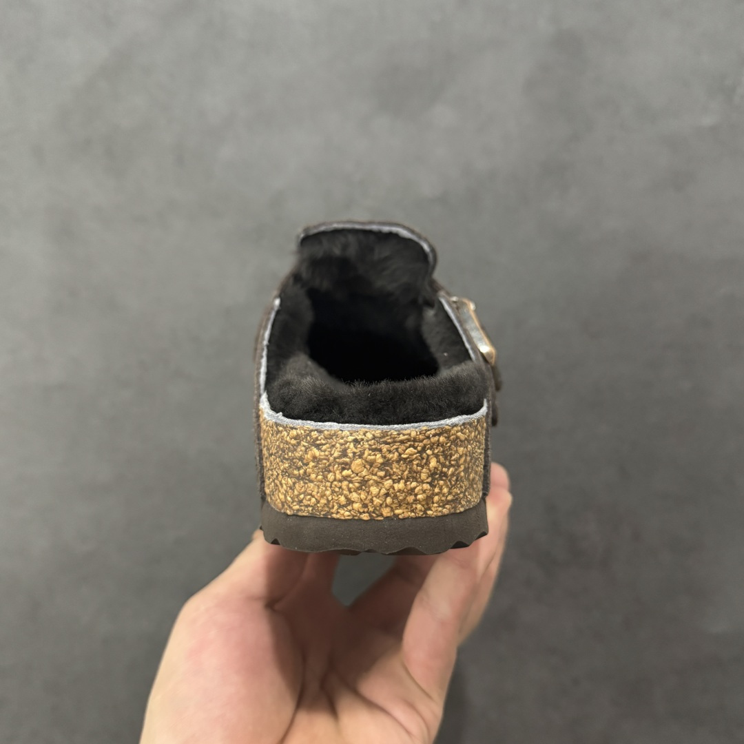 图片[4]-【纯原Y版真羊毛】Birkenstock 博肯软木软底半拖 羊毛一体拖鞋 区别市场版本 市场最高品质 注意真羊毛 区别市场便宜毛拖 假羊毛‼️ BK博肯鞋，家喻户晓，每个时尚博主都爱的单品！非常好搭配，一年可以穿三季的鞋子。虽然经典，但是我们从未忽视它的舒适度。我们精心挑选软硬度适中的木屑脚床，不易开裂不易变型；完美的切合人体工学的底弧，脚床上还特意优化➕一层乳胶，让我们每一脚都像踩在枕头般的感觉！时尚girl 必备单品！ 鞋面：进口高丝光牛反毛皮 内里：羊毛里（真毛） 底：木屑脚床➕防滑EVA底片 尺码：35-40-选品中心