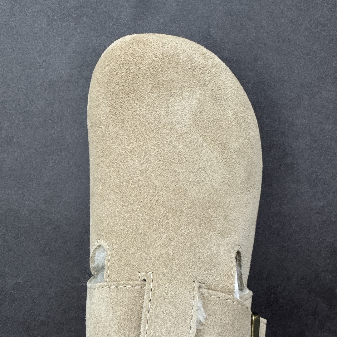 图片[8]-【纯原Y版真羊毛】Birkenstock 博肯软木软底半拖 羊毛一体全包懒人鞋 区别市场版本 市场最高品质 注意真羊毛 区别市场便宜毛拖 假羊毛‼️ BK博肯鞋，家喻户晓，每个时尚博主都爱的单品！非常好搭配，一年可以穿三季的鞋子。虽然经典，但是我们从未忽视它的舒适度。我们精心挑选软硬度适中的木屑脚床，不易开裂不易变型；完美的切合人体工学的底弧，脚床上还特意优化➕一层乳胶，让我们每一脚都像踩在枕头般的感觉！时尚girl 必备单品！ 鞋面：进口高丝光牛反毛皮 内里：羊毛里（真毛） 底：木屑脚床➕防滑EVA底片 尺码：35-40-选品中心