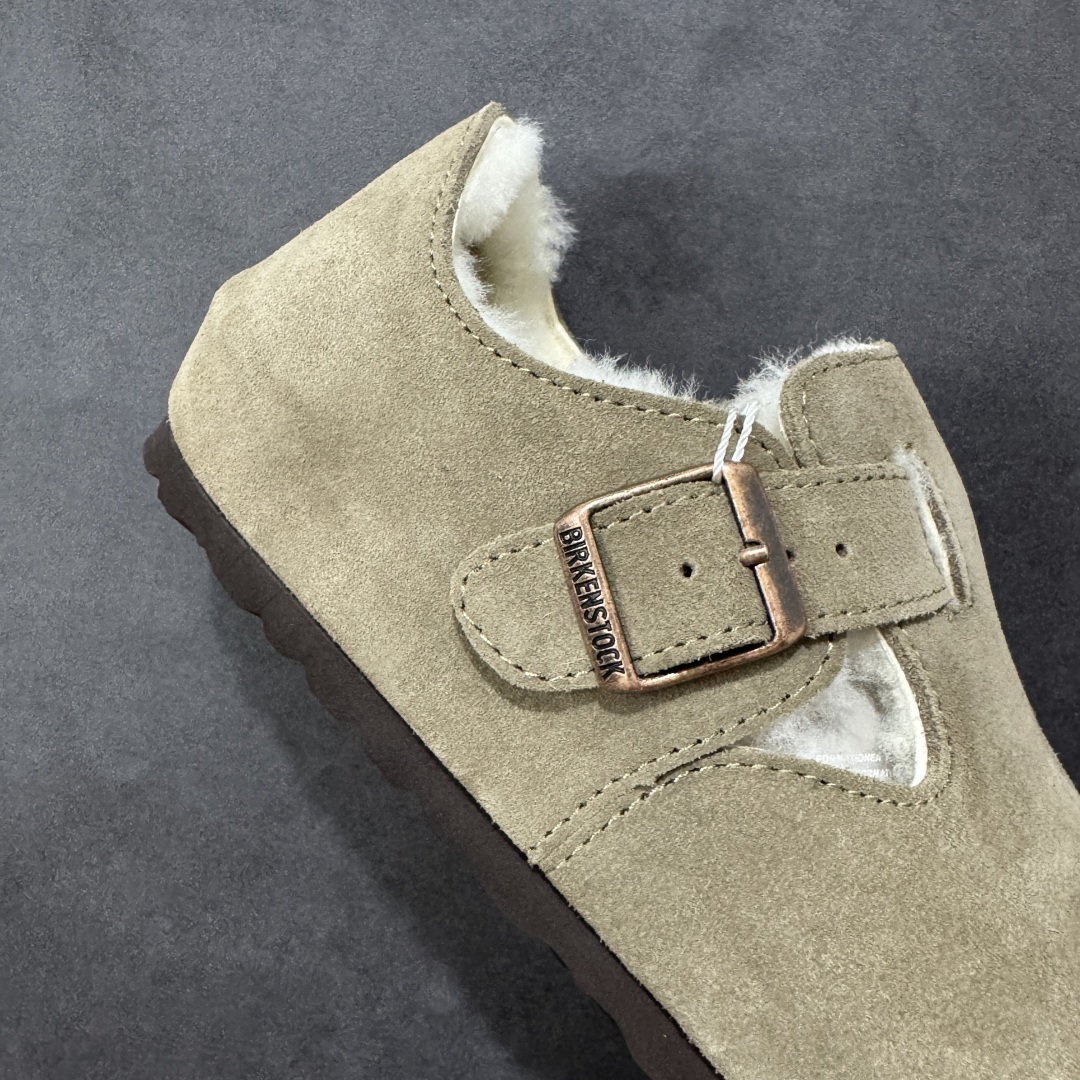 图片[6]-【纯原Y版真羊毛】Birkenstock 博肯软木软底半拖 羊毛一体全包懒人鞋 区别市场版本 市场最高品质 注意真羊毛 区别市场便宜毛拖 假羊毛‼️ BK博肯鞋，家喻户晓，每个时尚博主都爱的单品！非常好搭配，一年可以穿三季的鞋子。虽然经典，但是我们从未忽视它的舒适度。我们精心挑选软硬度适中的木屑脚床，不易开裂不易变型；完美的切合人体工学的底弧，脚床上还特意优化➕一层乳胶，让我们每一脚都像踩在枕头般的感觉！时尚girl 必备单品！ 鞋面：进口高丝光牛反毛皮 内里：羊毛里（真毛） 底：木屑脚床➕防滑EVA底片 尺码：35-40-选品中心