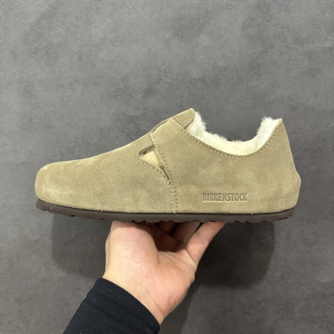 图片[2]-【纯原Y版真羊毛】Birkenstock 博肯软木软底半拖 羊毛一体全包懒人鞋 区别市场版本 市场最高品质 注意真羊毛 区别市场便宜毛拖 假羊毛‼️ BK博肯鞋，家喻户晓，每个时尚博主都爱的单品！非常好搭配，一年可以穿三季的鞋子。虽然经典，但是我们从未忽视它的舒适度。我们精心挑选软硬度适中的木屑脚床，不易开裂不易变型；完美的切合人体工学的底弧，脚床上还特意优化➕一层乳胶，让我们每一脚都像踩在枕头般的感觉！时尚girl 必备单品！ 鞋面：进口高丝光牛反毛皮 内里：羊毛里（真毛） 底：木屑脚床➕防滑EVA底片 尺码：35-40-选品中心