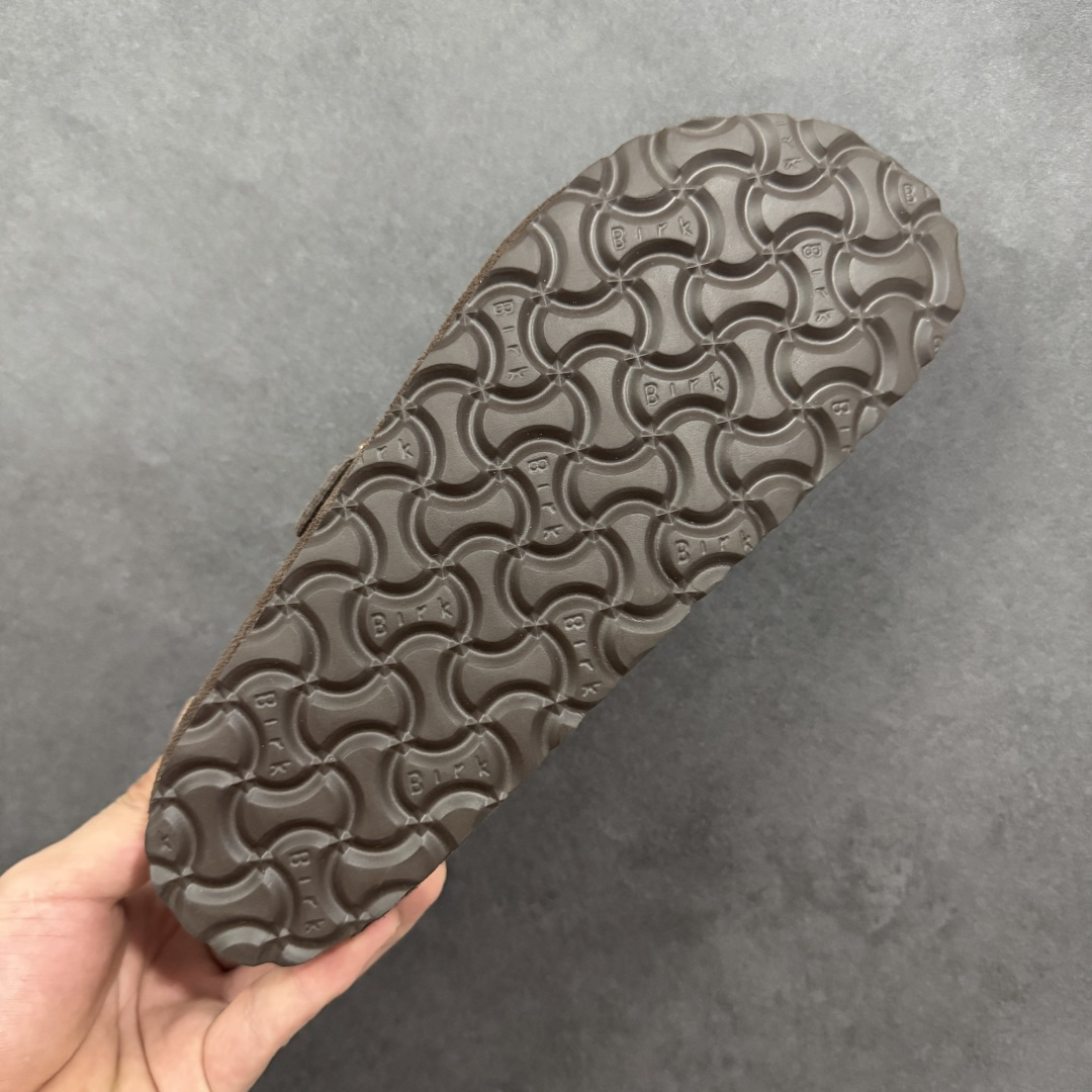 图片[9]-【纯原Y版真羊毛】Birkenstock 博肯软木软底半拖 羊毛一体全包懒人鞋 区别市场版本 市场最高品质 注意真羊毛 区别市场便宜毛拖 假羊毛‼️ BK博肯鞋，家喻户晓，每个时尚博主都爱的单品！非常好搭配，一年可以穿三季的鞋子。虽然经典，但是我们从未忽视它的舒适度。我们精心挑选软硬度适中的木屑脚床，不易开裂不易变型；完美的切合人体工学的底弧，脚床上还特意优化➕一层乳胶，让我们每一脚都像踩在枕头般的感觉！时尚girl 必备单品！ 鞋面：进口高丝光牛反毛皮 内里：羊毛里（真毛） 底：木屑脚床➕防滑EVA底片 尺码：35-40-选品中心