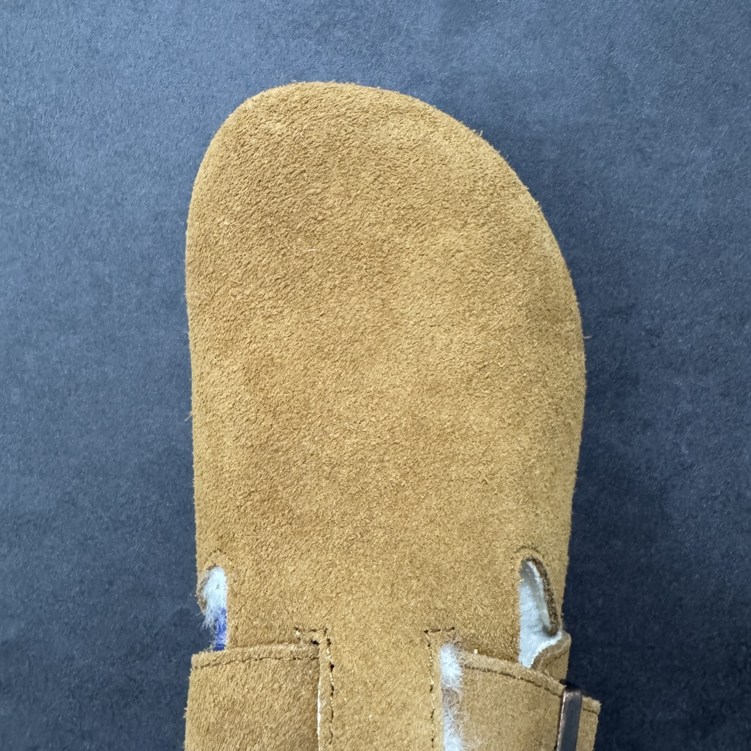 图片[8]-【纯原Y版真羊毛】Birkenstock 博肯软木软底半拖 羊毛一体全包懒人鞋 区别市场版本 市场最高品质 注意真羊毛 区别市场便宜毛拖 假羊毛‼️ BK博肯鞋，家喻户晓，每个时尚博主都爱的单品！非常好搭配，一年可以穿三季的鞋子。虽然经典，但是我们从未忽视它的舒适度。我们精心挑选软硬度适中的木屑脚床，不易开裂不易变型；完美的切合人体工学的底弧，脚床上还特意优化➕一层乳胶，让我们每一脚都像踩在枕头般的感觉！时尚girl 必备单品！ 鞋面：进口高丝光牛反毛皮 内里：羊毛里（真毛） 底：木屑脚床➕防滑EVA底片 尺码：35-40-选品中心