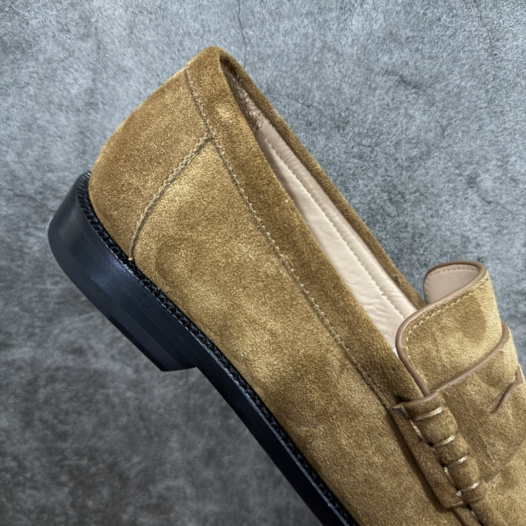 图片[7]-【莞产G版】LOEWE罗意威老钱乐福鞋 美拉德色系老钱风乐福鞋 【皮料】 东莞原厂进口全新2025年新材质“高丝光绒感牛反绒” 【鞋头】优质优雅，微微上翘的弧度~全油边工艺~ 【鞋舌】内里也是全牛皮，一整张牛皮切割，无拼皮、无边角料皮！ 【鞋底】全真皮大底，非常昂贵，原厂出来的品质~ 独家私模！ 【鞋垫】整张牛皮鞋垫 +独家私人开模压印！ 【尺码】 ： 39 40 41 42 43 44 45 ！ 正码正拍~-选品中心