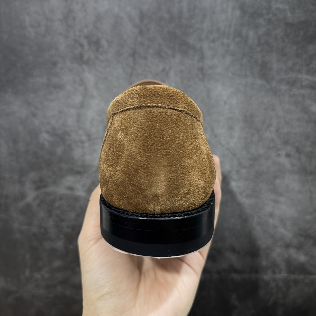 图片[4]-【莞产G版】LOEWE罗意威老钱乐福鞋 美拉德色系老钱风乐福鞋 【皮料】 东莞原厂进口全新2025年新材质“高丝光绒感牛反绒” 【鞋头】优质优雅，微微上翘的弧度~全油边工艺~ 【鞋舌】内里也是全牛皮，一整张牛皮切割，无拼皮、无边角料皮！ 【鞋底】全真皮大底，非常昂贵，原厂出来的品质~ 独家私模！ 【鞋垫】整张牛皮鞋垫 +独家私人开模压印！ 【尺码】 ： 39 40 41 42 43 44 45 ！ 正码正拍~-选品中心