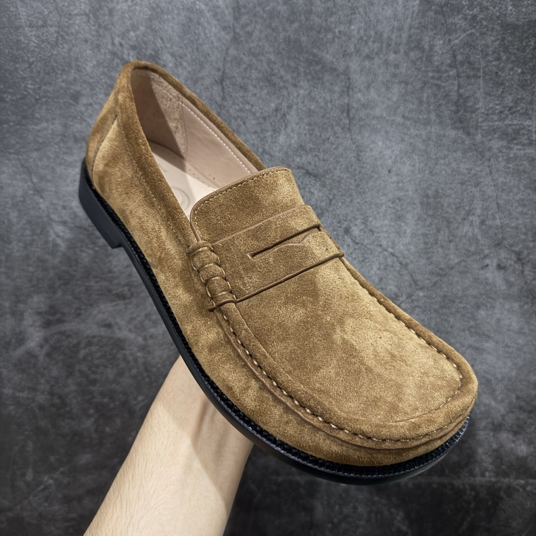 图片[3]-【莞产G版】LOEWE罗意威老钱乐福鞋 美拉德色系老钱风乐福鞋 【皮料】 东莞原厂进口全新2025年新材质“高丝光绒感牛反绒” 【鞋头】优质优雅，微微上翘的弧度~全油边工艺~ 【鞋舌】内里也是全牛皮，一整张牛皮切割，无拼皮、无边角料皮！ 【鞋底】全真皮大底，非常昂贵，原厂出来的品质~ 独家私模！ 【鞋垫】整张牛皮鞋垫 +独家私人开模压印！ 【尺码】 ： 39 40 41 42 43 44 45 ！ 正码正拍~-选品中心