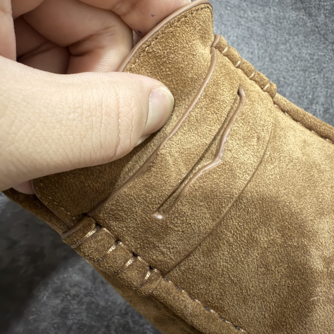 图片[6]-【莞产G版】LOEWE罗意威老钱乐福鞋 美拉德色系老钱风乐福鞋 【皮料】 东莞原厂进口全新2025年新材质“高丝光绒感牛反绒” 【鞋头】优质优雅，微微上翘的弧度~全油边工艺~ 【鞋舌】内里也是全牛皮，一整张牛皮切割，无拼皮、无边角料皮！ 【鞋底】全真皮大底，非常昂贵，原厂出来的品质~ 独家私模！ 【鞋垫】整张牛皮鞋垫 +独家私人开模压印！ 【尺码】 ： 39 40 41 42 43 44 45 ！ 正码正拍~-选品中心