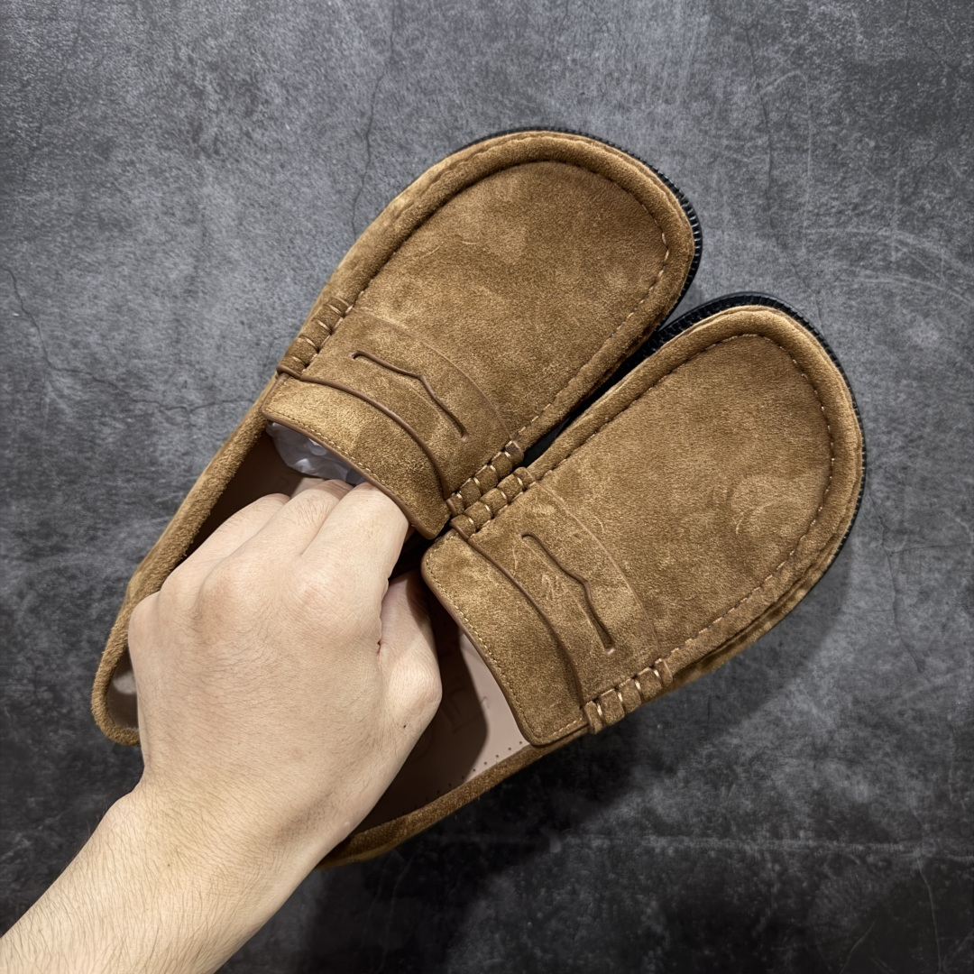 图片[3]-【莞产G版】LOEWE罗意威老钱乐福鞋 美拉德色系老钱风乐福鞋 【皮料】 东莞原厂进口全新2025年新材质“高丝光绒感牛反绒” 【鞋头】优质优雅，微微上翘的弧度~全油边工艺~ 【鞋舌】内里也是全牛皮，一整张牛皮切割，无拼皮、无边角料皮！ 【鞋底】全真皮大底，非常昂贵，原厂出来的品质~ 独家私模！ 【鞋垫】整张牛皮鞋垫 +独家私人开模压印！ 【尺码】 ： 39 40 41 42 43 44 45 ！ 正码正拍~-选品中心