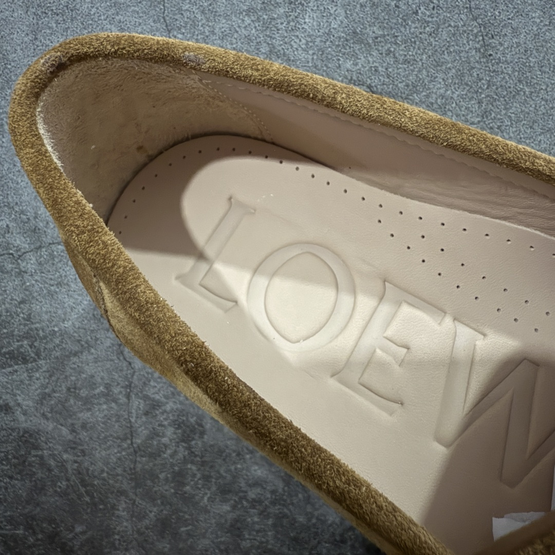 图片[9]-【莞产G版】LOEWE罗意威老钱乐福鞋 美拉德色系老钱风乐福鞋 【皮料】 东莞原厂进口全新2025年新材质“高丝光绒感牛反绒” 【鞋头】优质优雅，微微上翘的弧度~全油边工艺~ 【鞋舌】内里也是全牛皮，一整张牛皮切割，无拼皮、无边角料皮！ 【鞋底】全真皮大底，非常昂贵，原厂出来的品质~ 独家私模！ 【鞋垫】整张牛皮鞋垫 +独家私人开模压印！ 【尺码】 ： 39 40 41 42 43 44 45 ！ 正码正拍~-选品中心