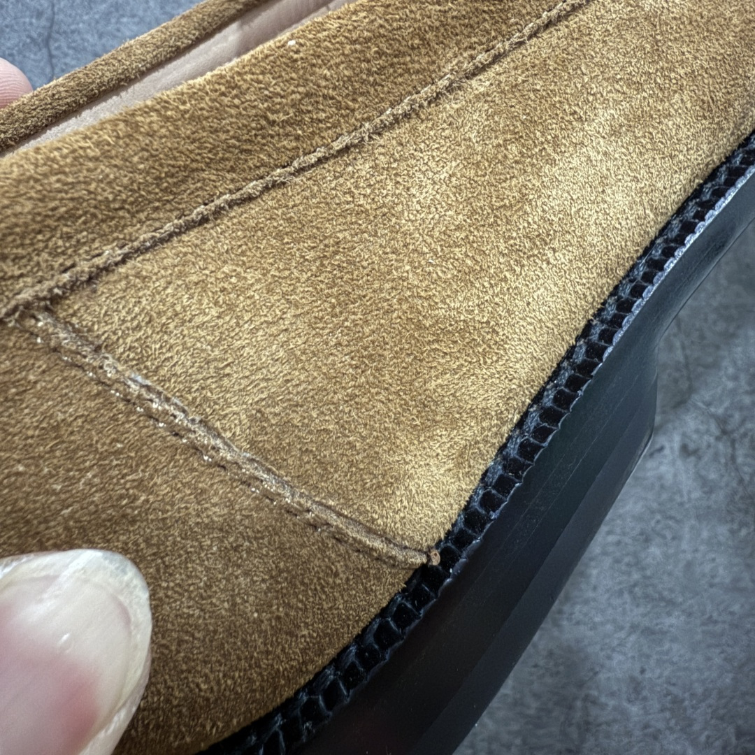 图片[5]-【莞产G版】LOEWE罗意威老钱乐福鞋 美拉德色系老钱风乐福鞋 【皮料】 东莞原厂进口全新2025年新材质“高丝光绒感牛反绒” 【鞋头】优质优雅，微微上翘的弧度~全油边工艺~ 【鞋舌】内里也是全牛皮，一整张牛皮切割，无拼皮、无边角料皮！ 【鞋底】全真皮大底，非常昂贵，原厂出来的品质~ 独家私模！ 【鞋垫】整张牛皮鞋垫 +独家私人开模压印！ 【尺码】 ： 39 40 41 42 43 44 45 ！ 正码正拍~-选品中心