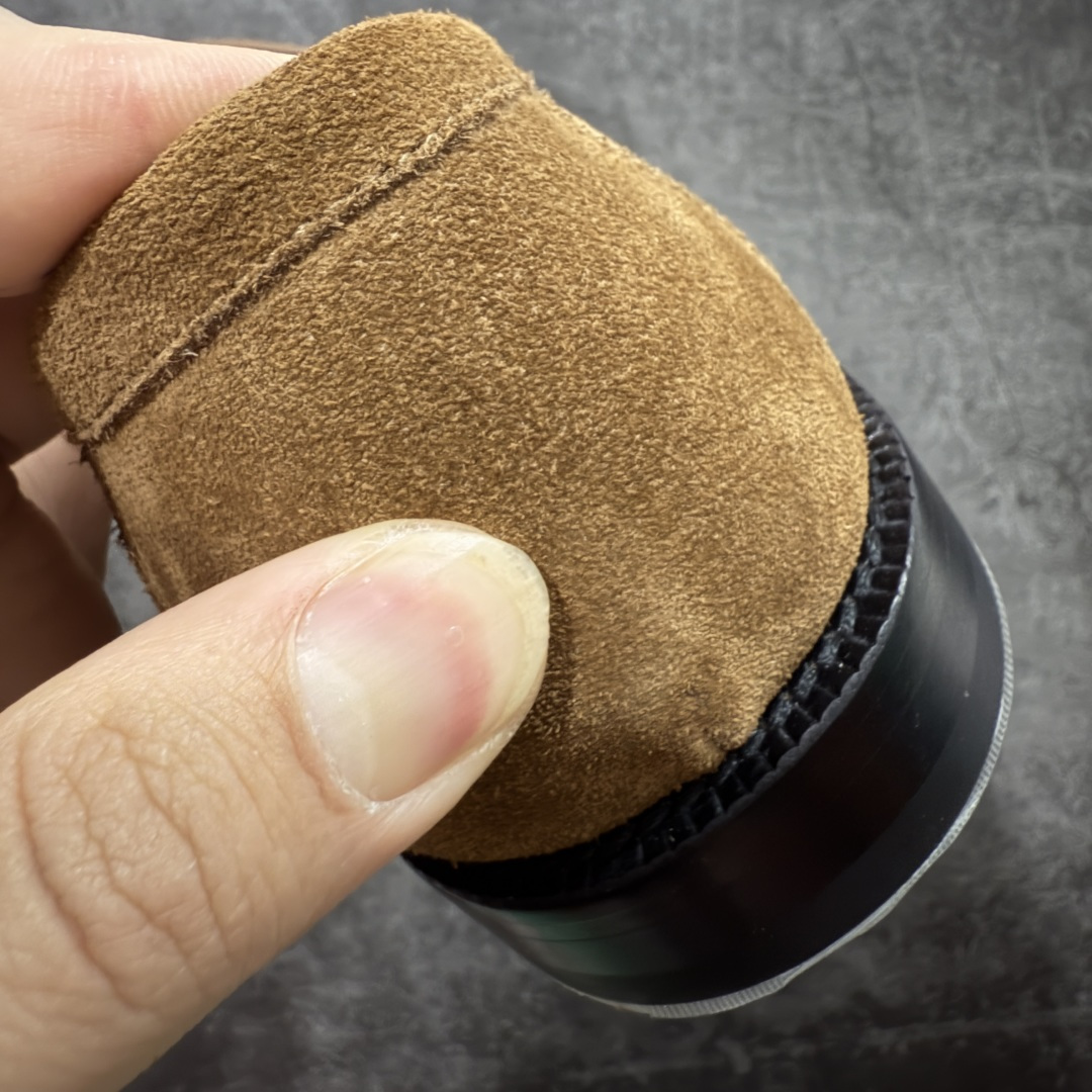 图片[4]-【莞产G版】LOEWE罗意威老钱乐福鞋 美拉德色系老钱风乐福鞋 【皮料】 东莞原厂进口全新2025年新材质“高丝光绒感牛反绒” 【鞋头】优质优雅，微微上翘的弧度~全油边工艺~ 【鞋舌】内里也是全牛皮，一整张牛皮切割，无拼皮、无边角料皮！ 【鞋底】全真皮大底，非常昂贵，原厂出来的品质~ 独家私模！ 【鞋垫】整张牛皮鞋垫 +独家私人开模压印！ 【尺码】 ： 39 40 41 42 43 44 45 ！ 正码正拍~-选品中心