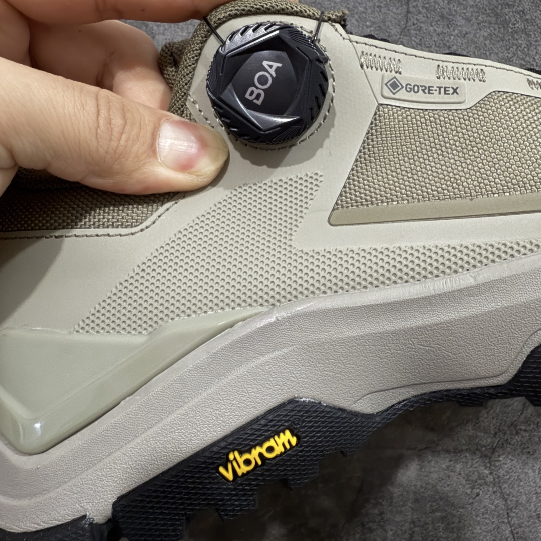 图片[3]-【Top纯原】凯乐石KAILAS 界山GTX BOA 户外运动 防滑耐磨防水 低帮 登山徒步鞋 男女款 正确大底区别市场公版错误字体底 正确细节 gtx防水鞋面 价格合理不杀猪！ KAILAS凯乐石品牌是全球三大全系攀登品牌之一，于2003年创立于中国广州，致力于为有攀登梦想的户外运动员及爱好者，研发制造功能性专业装备，满足他们在极限环境下安全舒适的需求，凯乐石专注于科技面料的开发及专业功能设计，产品线覆盖登山、攀岩、徒步、越野跑山、露营、旅行等多项户外运动，通过运动员的测试反馈，不断进化迭代，产品荣获国内外大奖71座，发明专利21个，更突破性的自主研发攀登器械，打造出中国的攀登硬实力 尺码：36-45含半码-选品中心