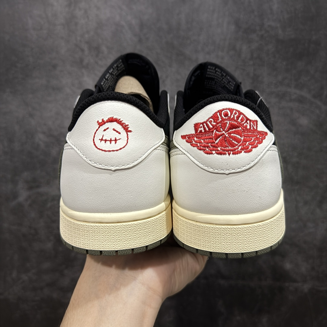 图片[4]-【原厂版】Air Jordan 1 x Travis Scott AJ1 x TS联名黑绿倒钩低帮 DZ4137-106 超级强悍品质 可对比市场各大纯原版本 专业aj大厂出品 对细节的把控毋庸置疑 材料也是用最接近原鞋的头层皮料 所有地方都没有做到减配 原厂鞋楦打造完美鞋型 整体鞋型以及后跟做的弧度做的非常好 鞋带为原厂打蜡鞋带 粗细程度同步原鞋 裁片清洁度到位 无明显瑕疵毛边 免修产品 正确针车 该重针 该有尖角的地方都有做到 鞋价格非常香 转手可闭眼卖高价 到手各位就知道货有多好 绝对秒杀一切同价格货品 尺码：36-47.5-选品中心