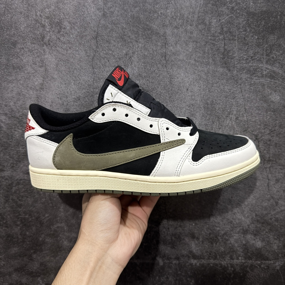 【原厂版】Air Jordan 1 x Travis Scott AJ1 x TS联名黑绿倒钩低帮 DZ4137-106 超级强悍品质 可对比市场各大纯原版本 专业aj大厂出品 对细节的把控毋庸置疑 材料也是用最接近原鞋的头层皮料 所有地方都没有做到减配 原厂鞋楦打造完美鞋型 整体鞋型以及后跟做的弧度做的非常好 鞋带为原厂打蜡鞋带 粗细程度同步原鞋 裁片清洁度到位 无明显瑕疵毛边 免修产品 正确针车 该重针 该有尖角的地方都有做到 鞋价格非常香 转手可闭眼卖高价 到手各位就知道货有多好 绝对秒杀一切同价格货品 尺码：36-47.5-选品中心