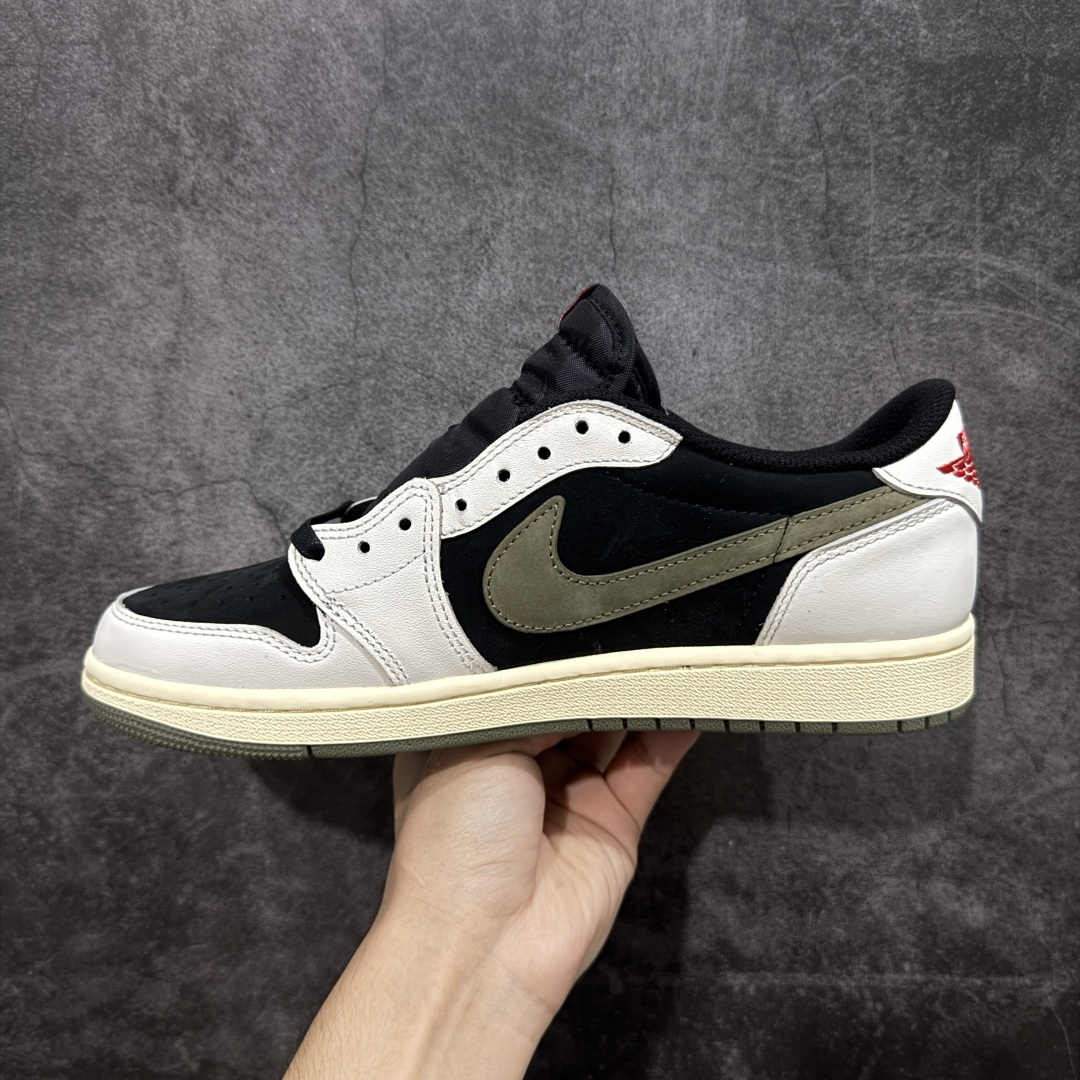 图片[2]-【原厂版】Air Jordan 1 x Travis Scott AJ1 x TS联名黑绿倒钩低帮 DZ4137-106 超级强悍品质 可对比市场各大纯原版本 专业aj大厂出品 对细节的把控毋庸置疑 材料也是用最接近原鞋的头层皮料 所有地方都没有做到减配 原厂鞋楦打造完美鞋型 整体鞋型以及后跟做的弧度做的非常好 鞋带为原厂打蜡鞋带 粗细程度同步原鞋 裁片清洁度到位 无明显瑕疵毛边 免修产品 正确针车 该重针 该有尖角的地方都有做到 鞋价格非常香 转手可闭眼卖高价 到手各位就知道货有多好 绝对秒杀一切同价格货品 尺码：36-47.5-选品中心