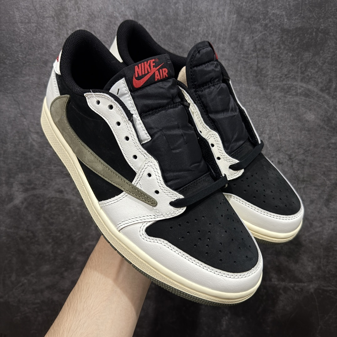 【原厂版】Air Jordan 1 x Travis Scott AJ1 x TS联名黑绿倒钩低帮 DZ4137-106 超级强悍品质 可对比市场各大纯原版本 专业aj大厂出品 对细节的把控毋庸置疑 材料也是用最接近原鞋的头层皮料 所有地方都没有做到减配 原厂鞋楦打造完美鞋型 整体鞋型以及后跟做的弧度做的非常好 鞋带为原厂打蜡鞋带 粗细程度同步原鞋 裁片清洁度到位 无明显瑕疵毛边 免修产品 正确针车 该重针 该有尖角的地方都有做到 鞋价格非常香 转手可闭眼卖高价 到手各位就知道货有多好 绝对秒杀一切同价格货品 尺码：36-47.5-选品中心